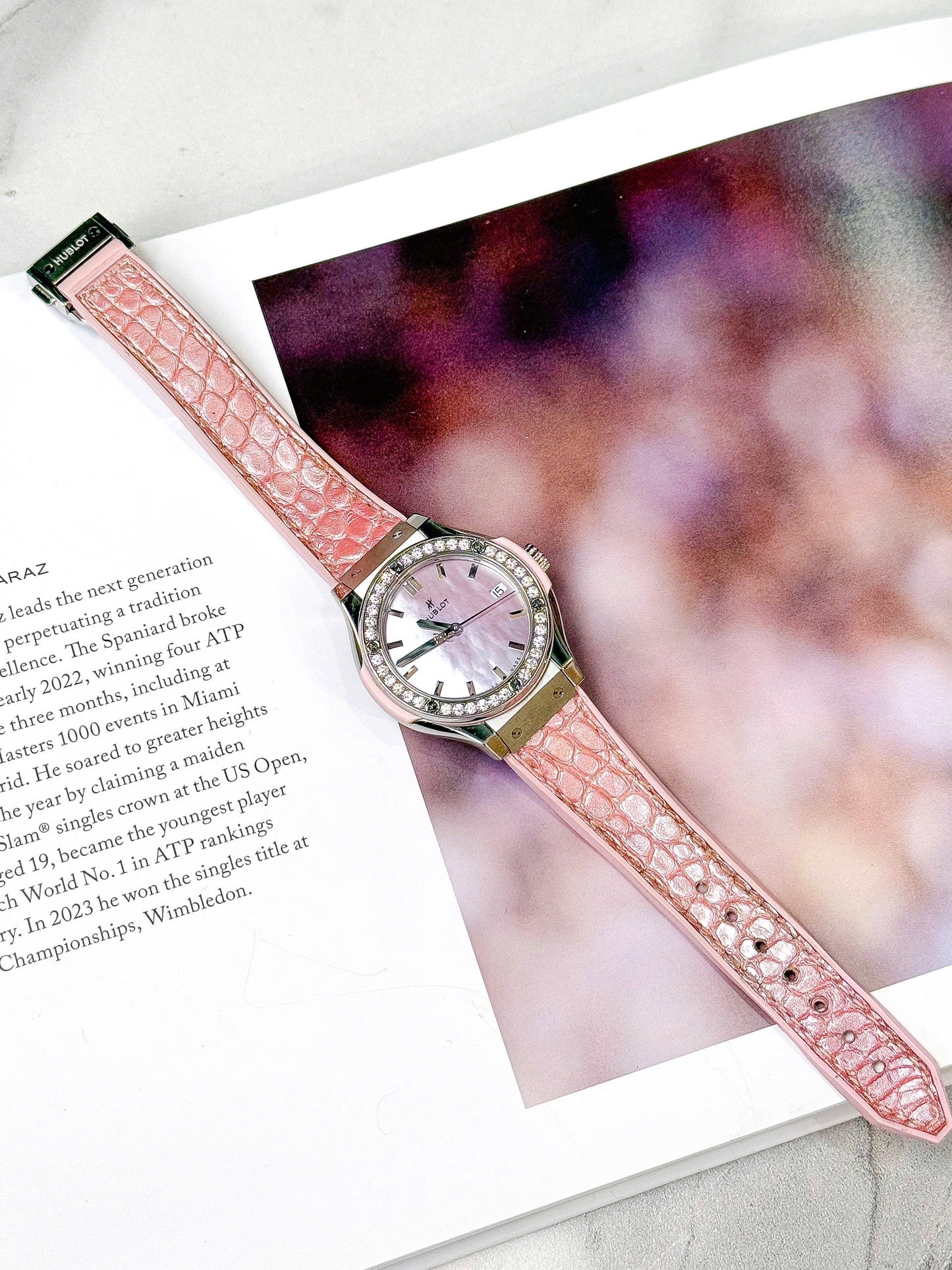 Đồng Hồ Hublot Classic Fusion 33mm Pink MOP