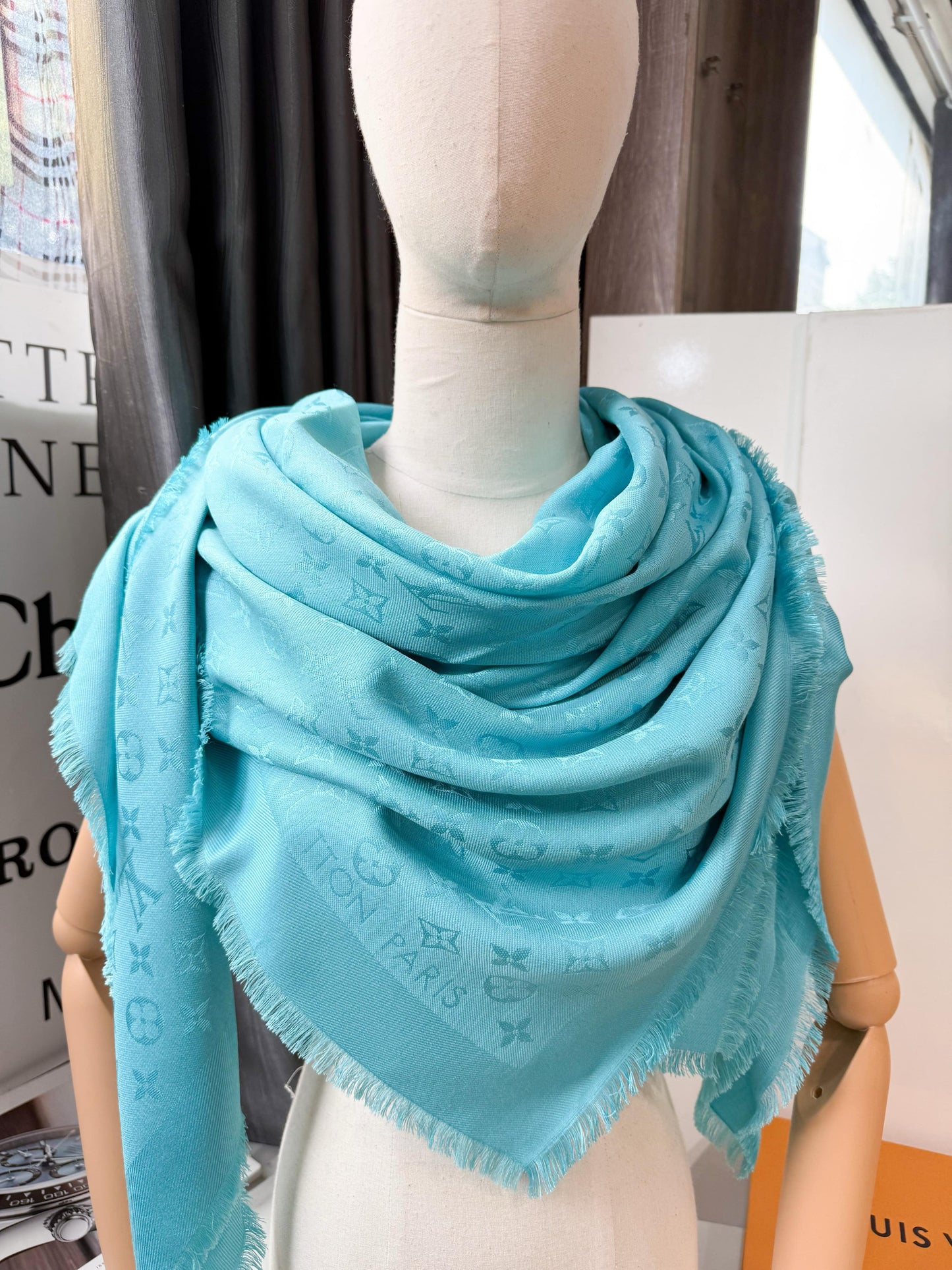 Khăn LV Khổ 140x140 Xanh