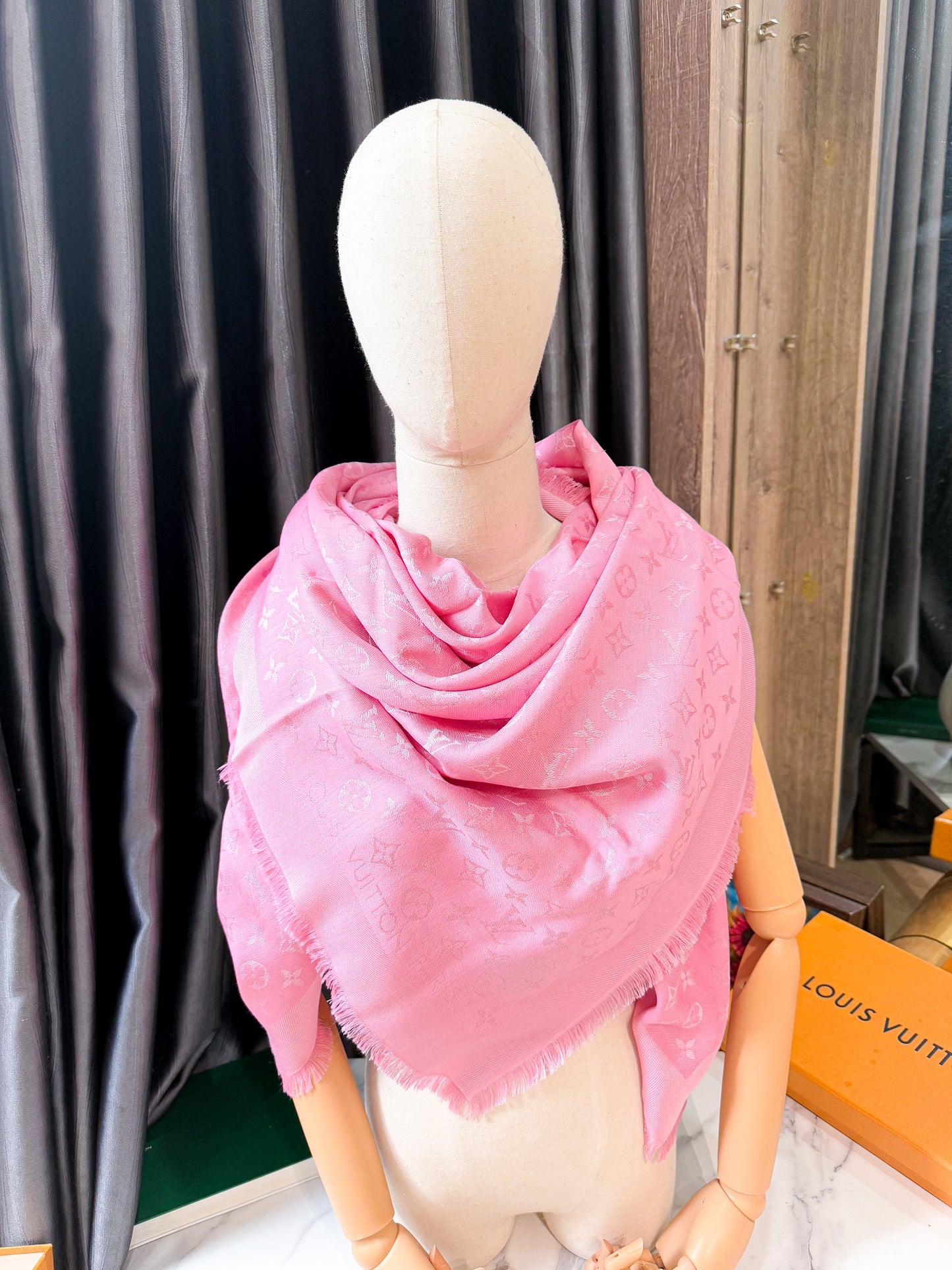 Khăn LV Hồng 15/5