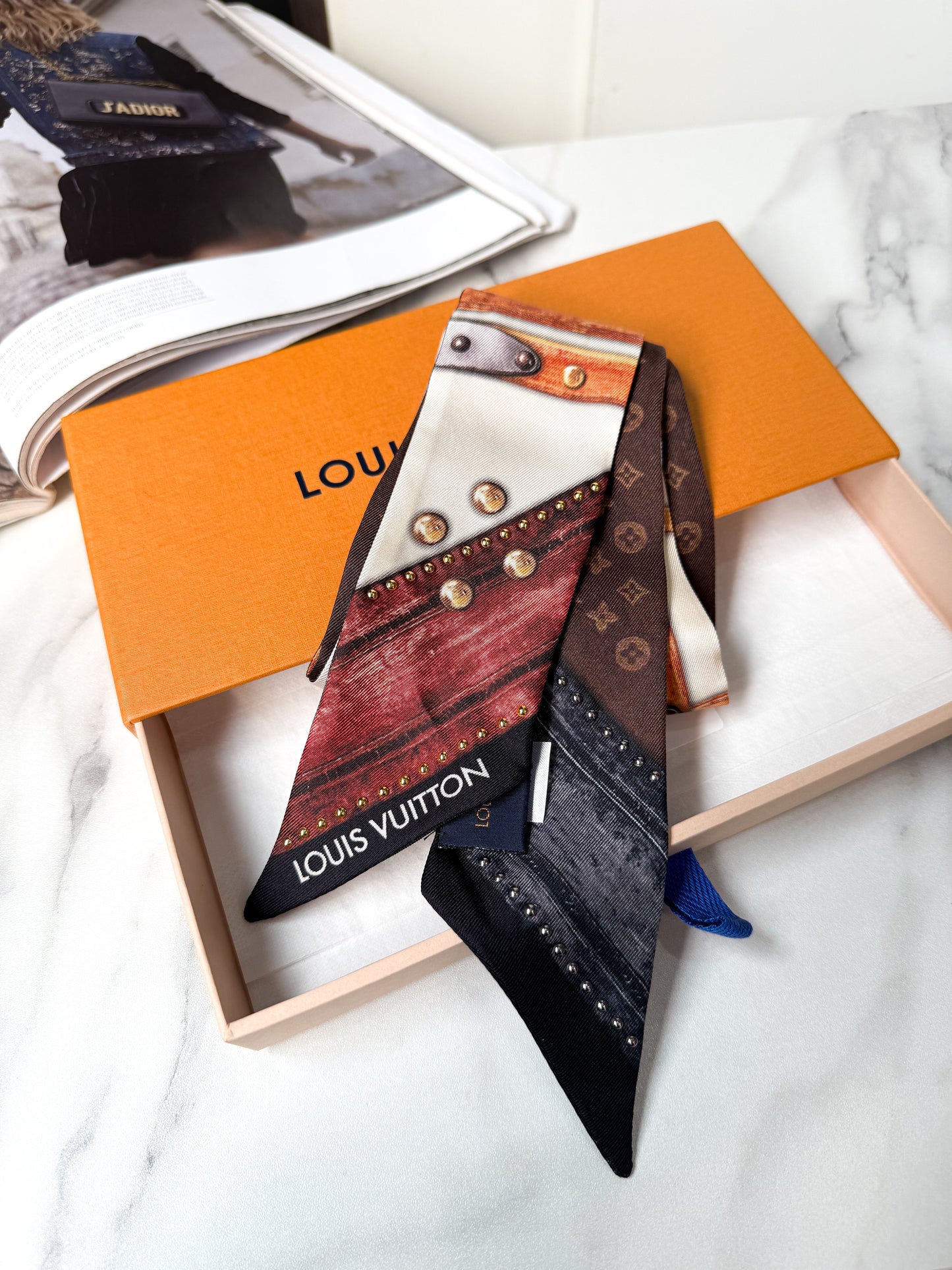 Khăn Twilly LV Đính Hạt