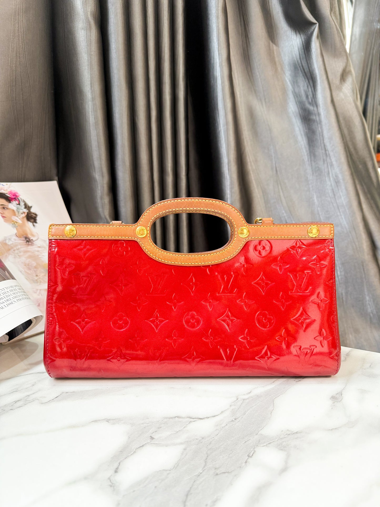 LV Vernis Đỏ