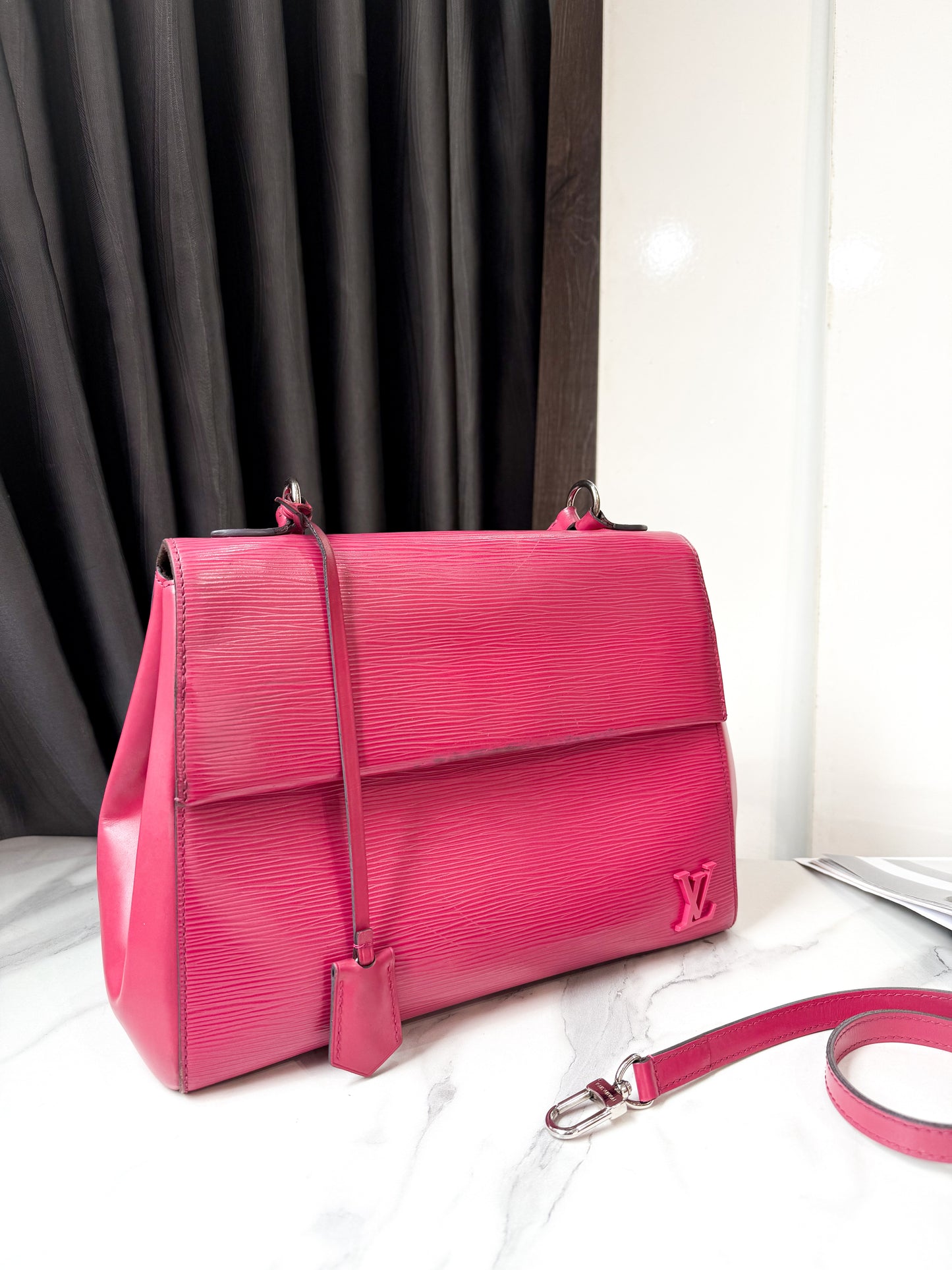 LV Cluny Epi MM Hồng