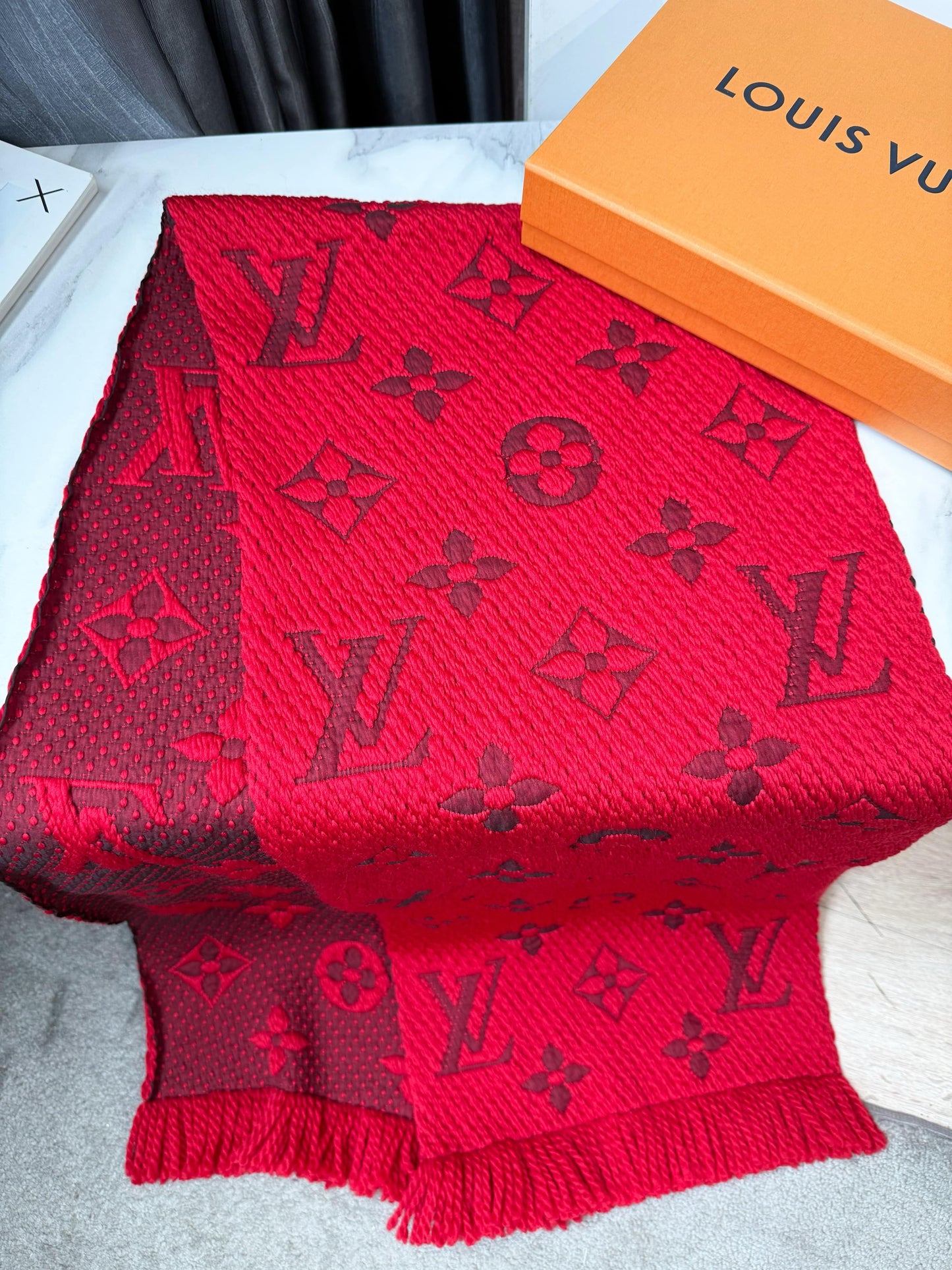 Khăn LV Len Đỏ