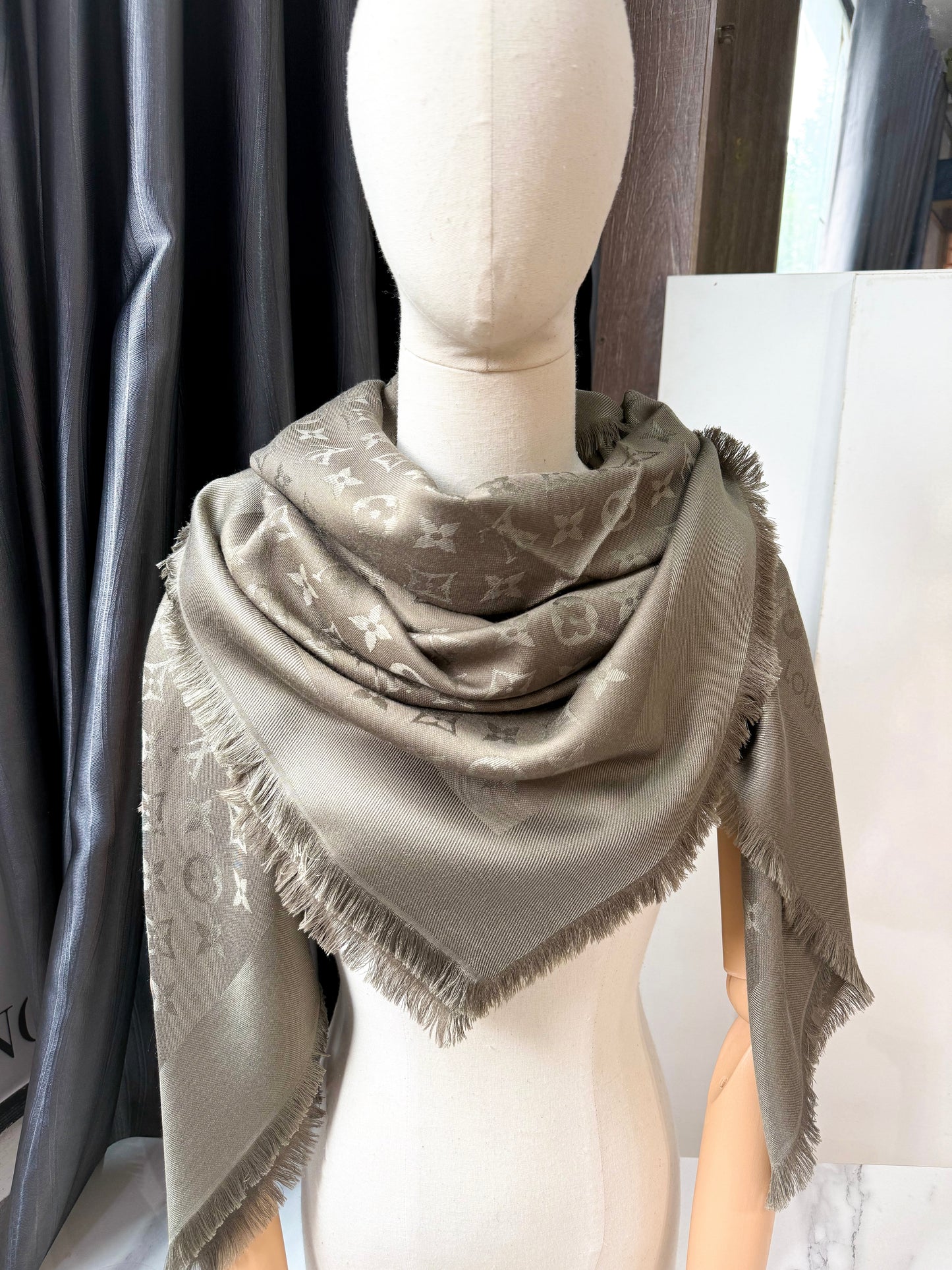 Khăn LV Rêu Khổ 140x140