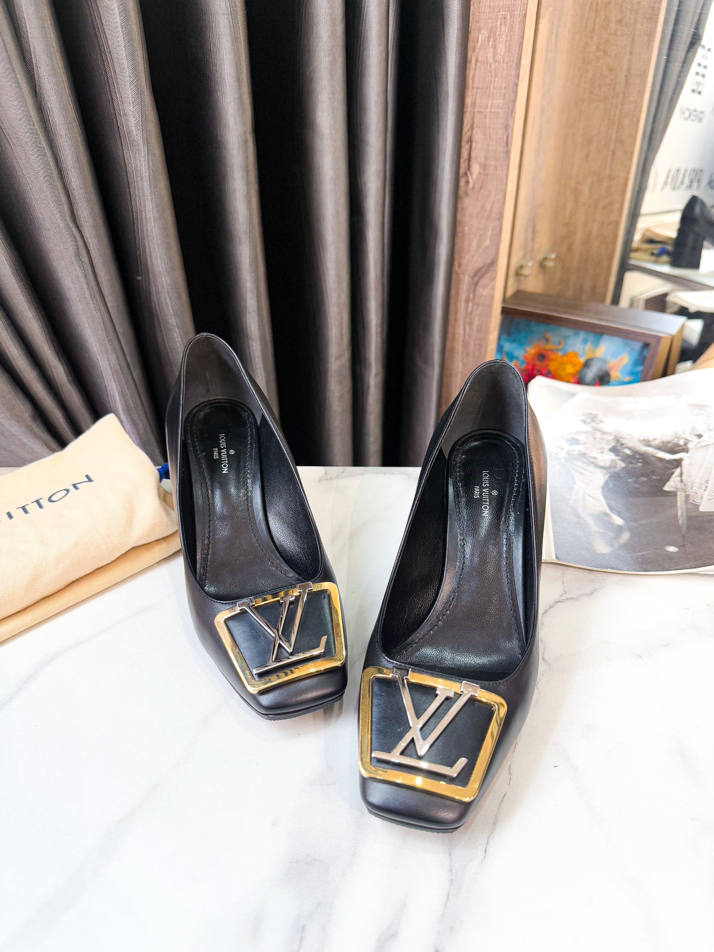 Giày LV Logo Đen Size 36.5 Used Fit 37.5 Hoặc 38 Mỏng