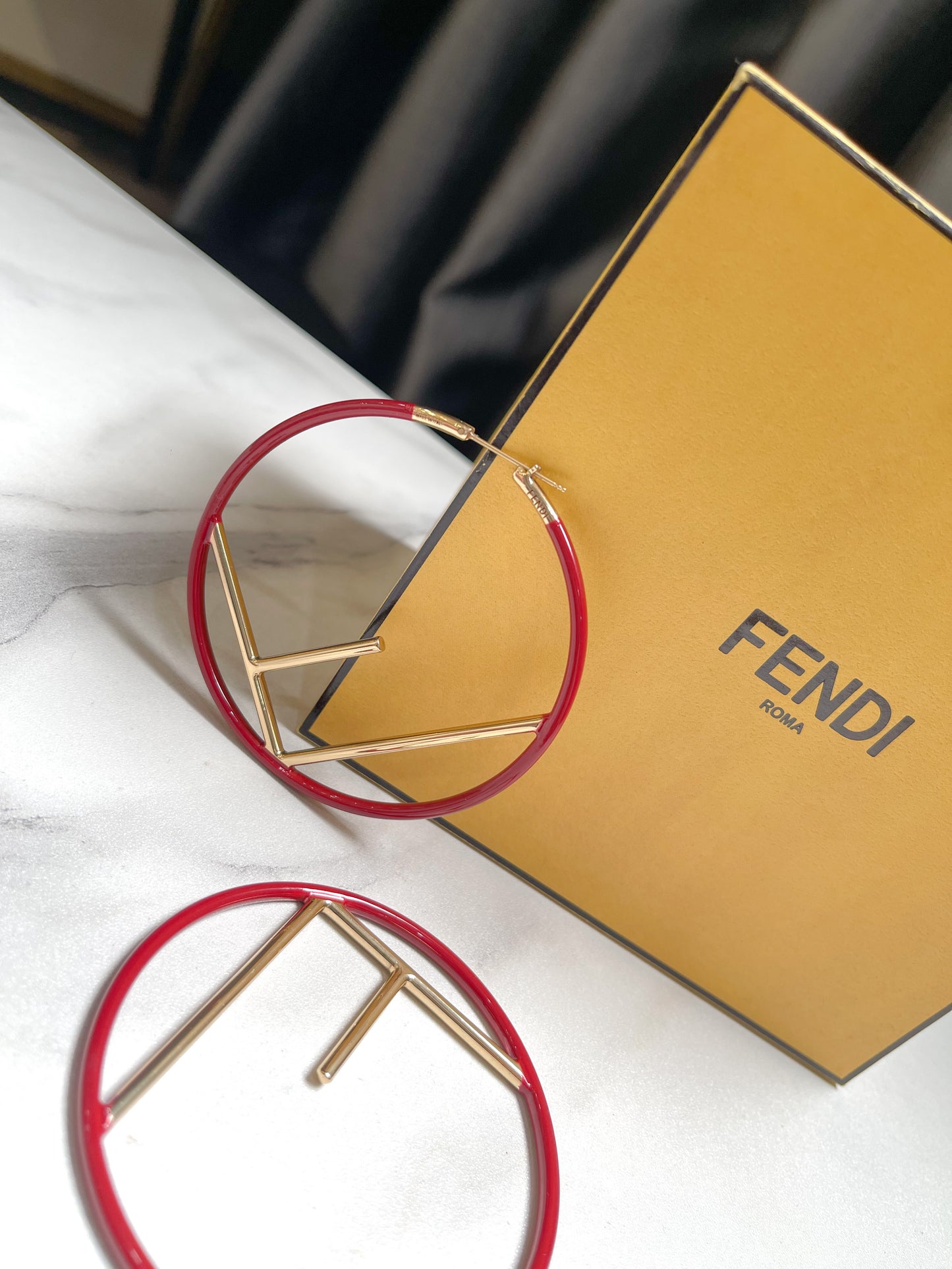 Khuyên Tai Fendi