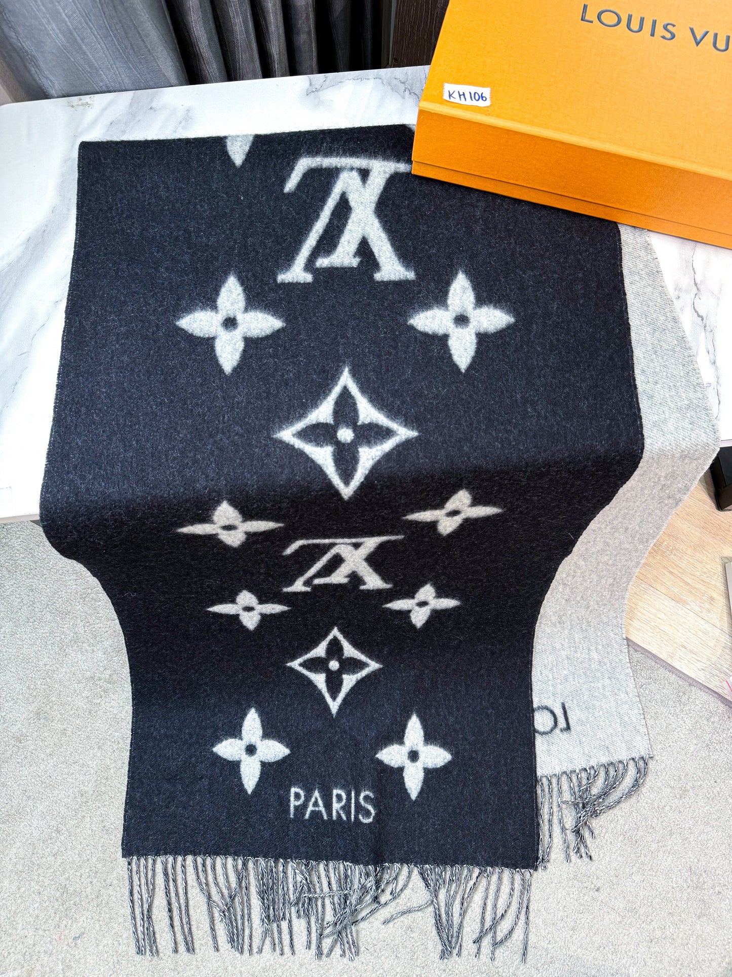 Khăn LV Cashmere Đen Ghi KH106
