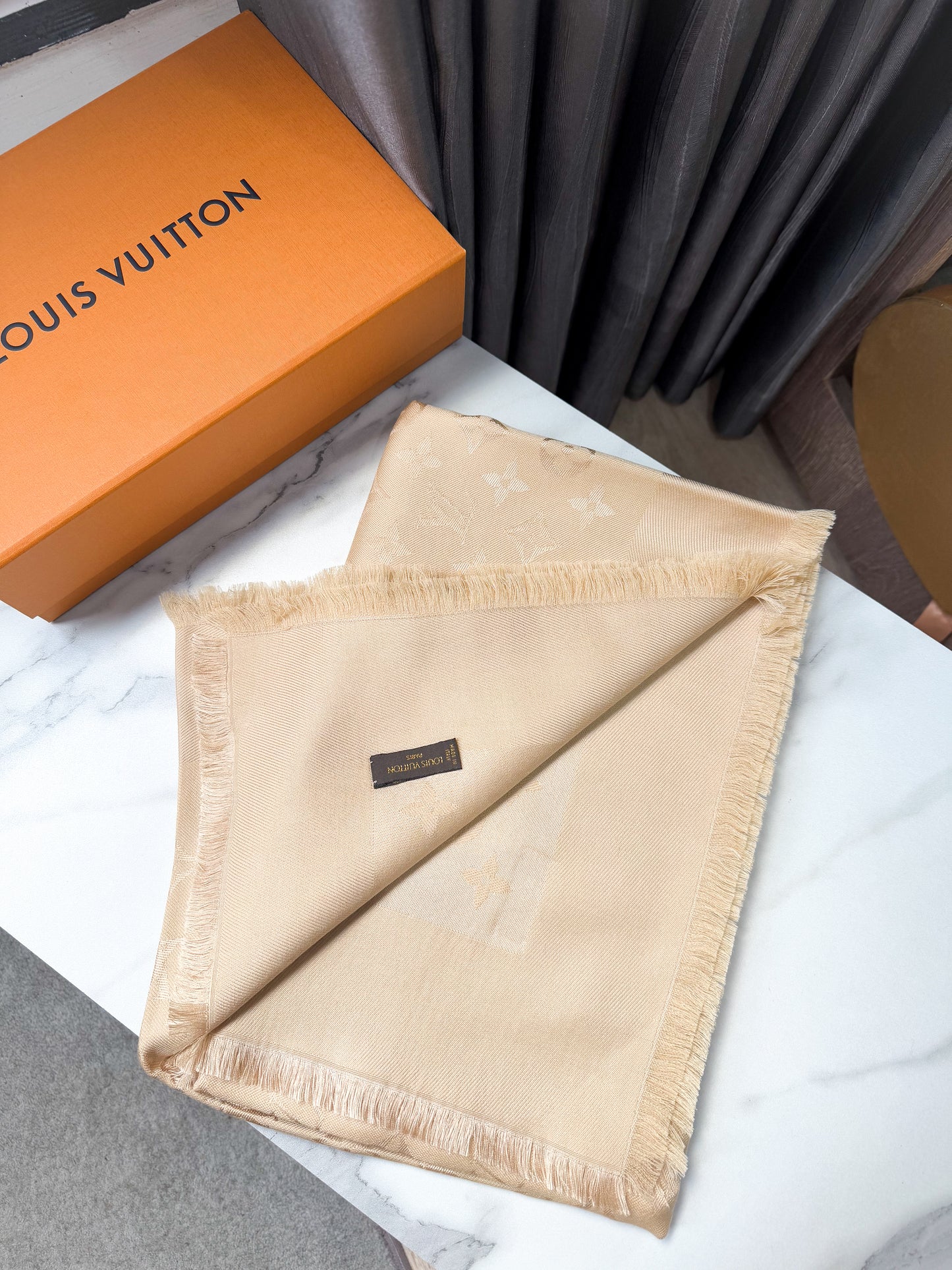 Khăn LV Be Nâu 10-2