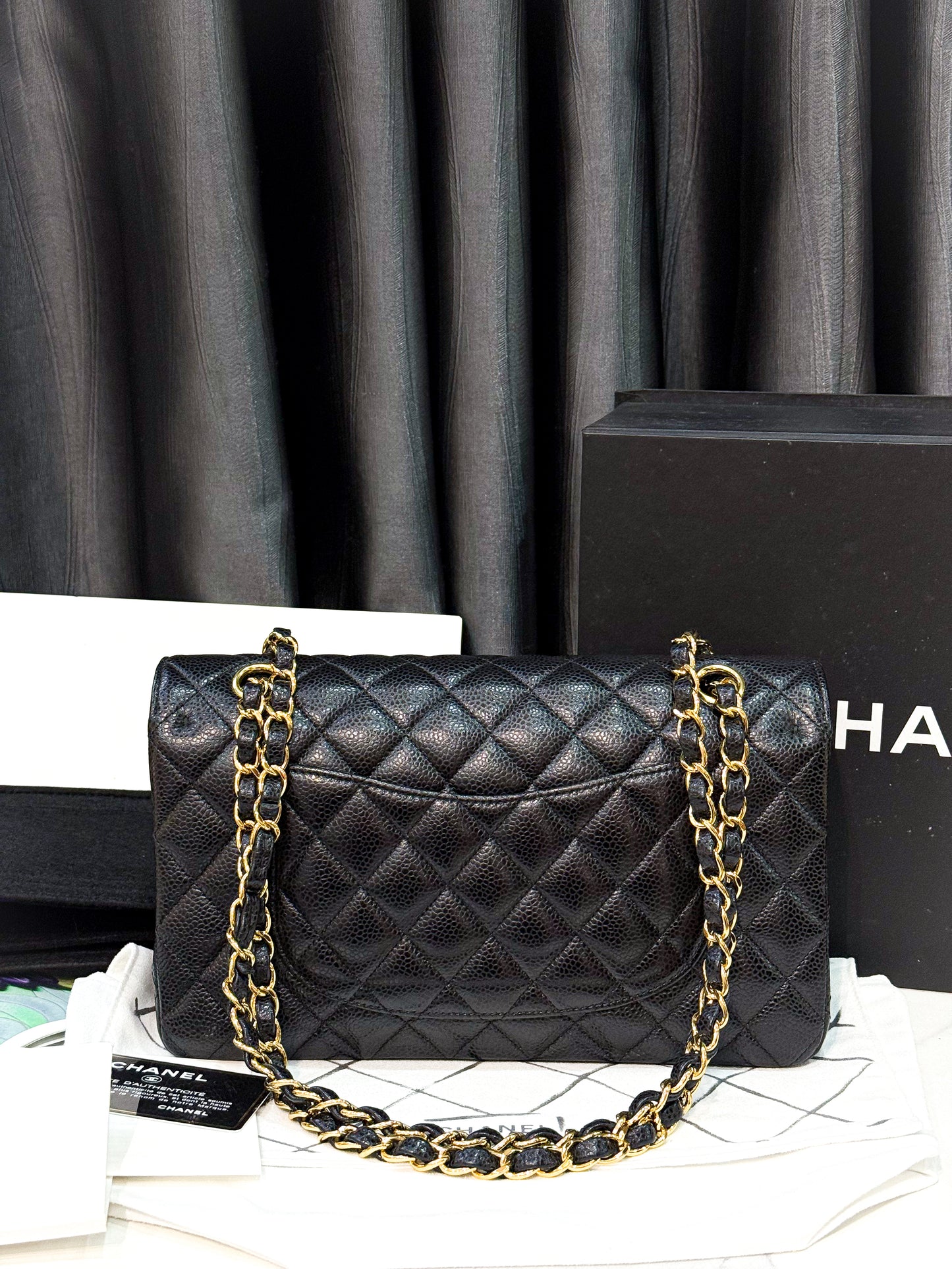 A A A Chanel Classic M Caviar Đen