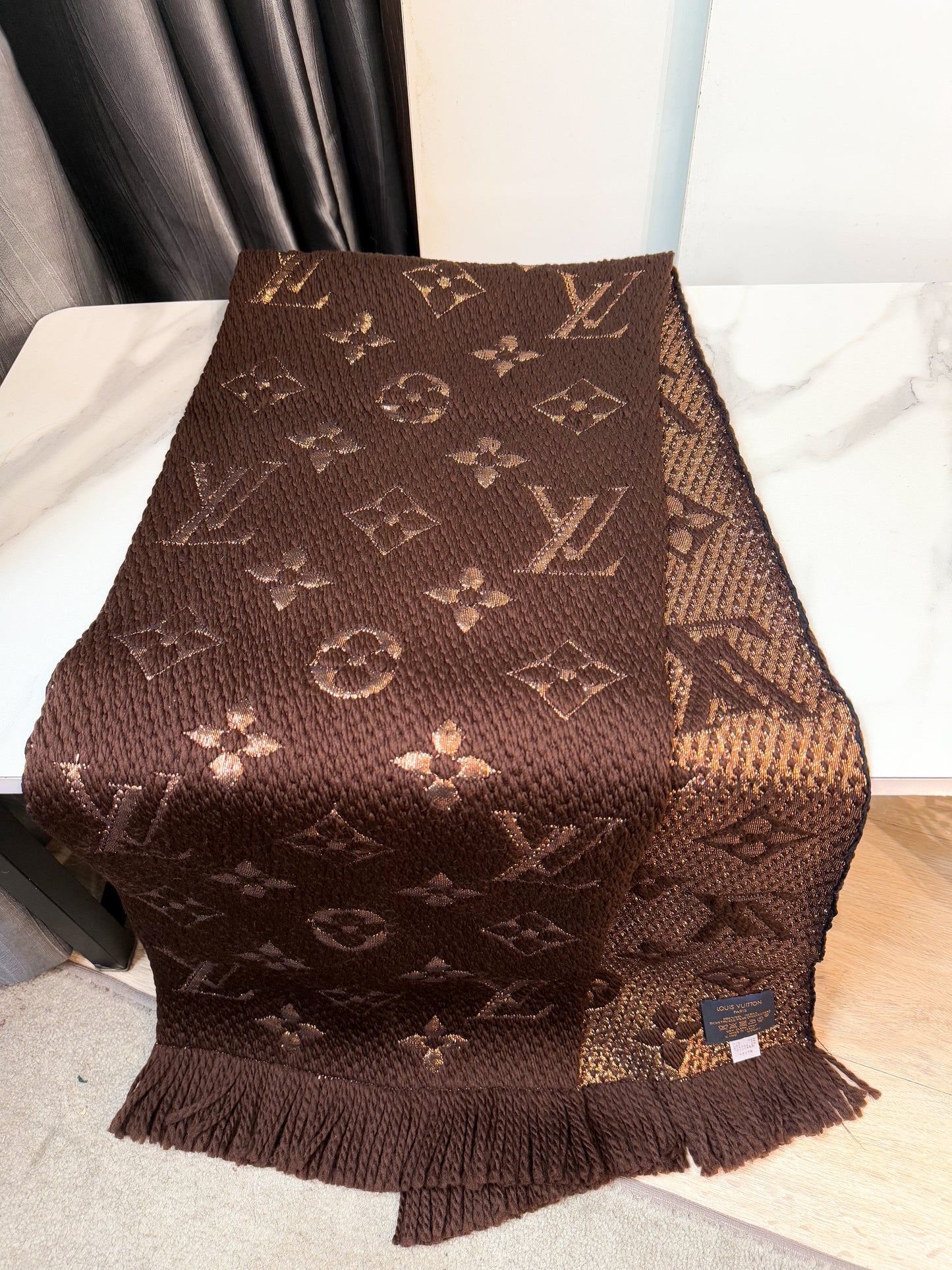 Khăn LV Len Nâu Ánh Kim