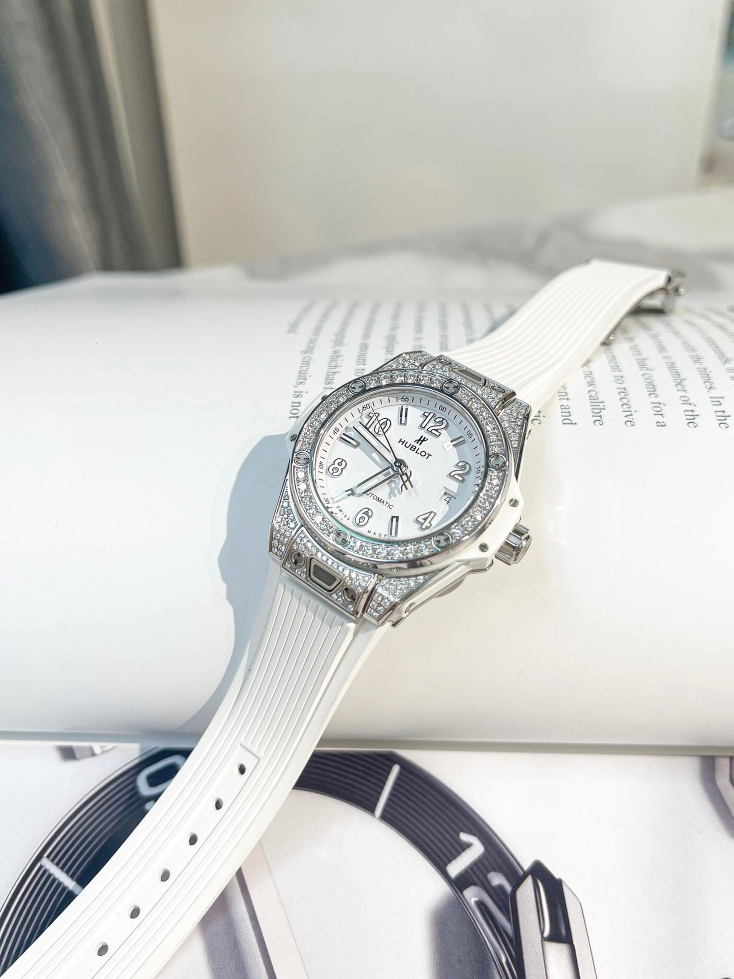 Đồng Hồ Hublot One Click 33 Pave White