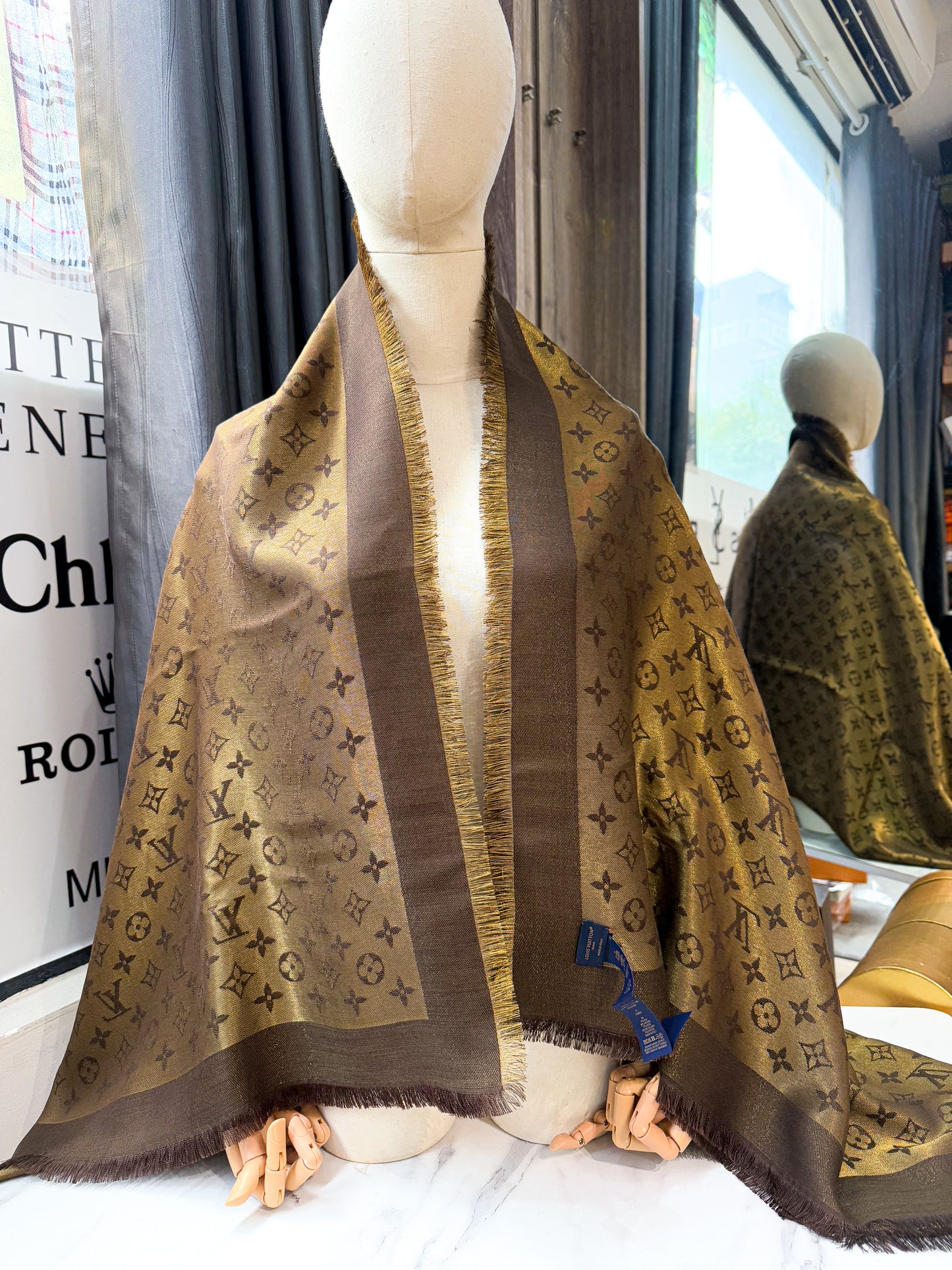 Khăn LV Ánh Kim Nâu New 3/3