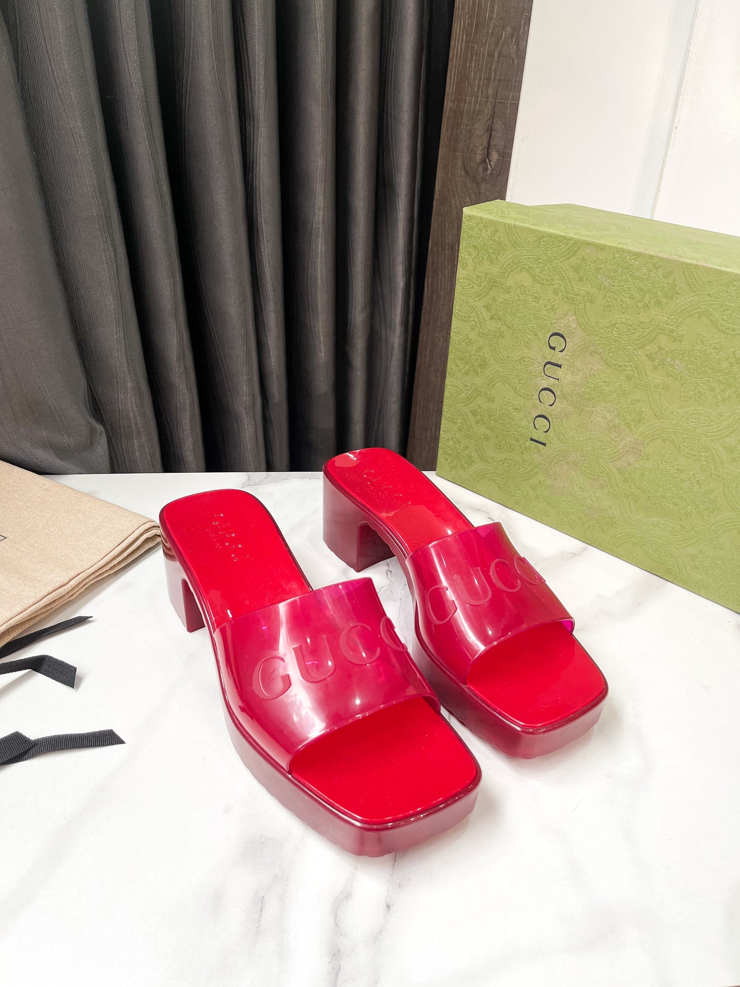 Dép Nhựa Gucci Đỏ Size 35