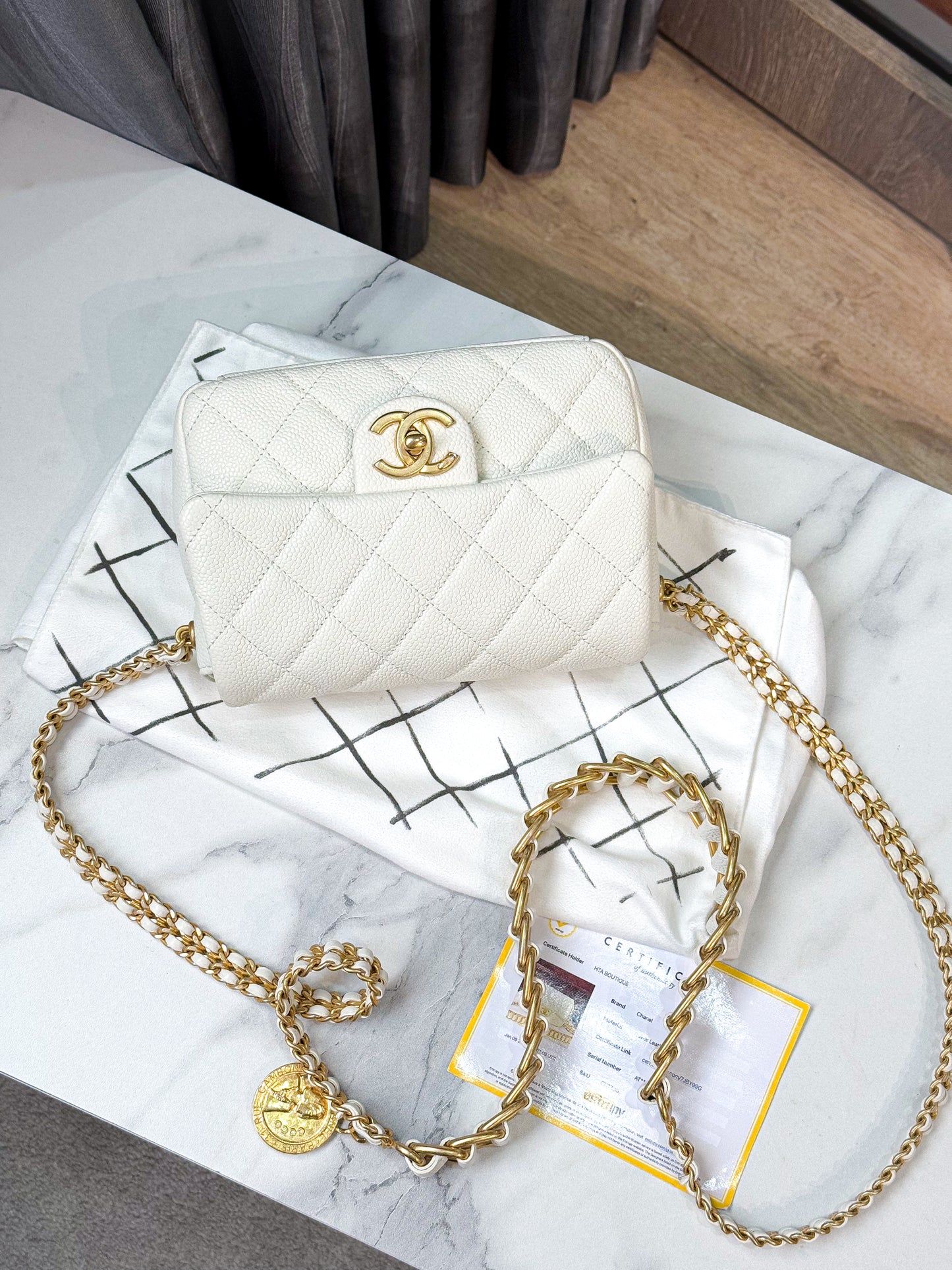Chanel Trắng Caviar
