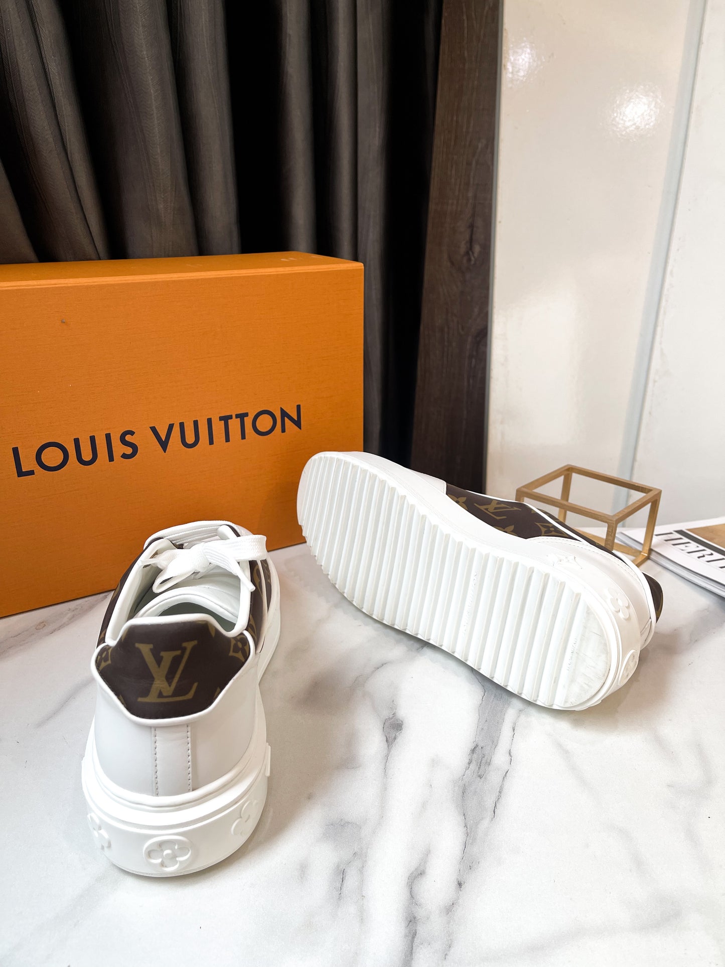 Giày LV Trắng Phối Mono Size 37