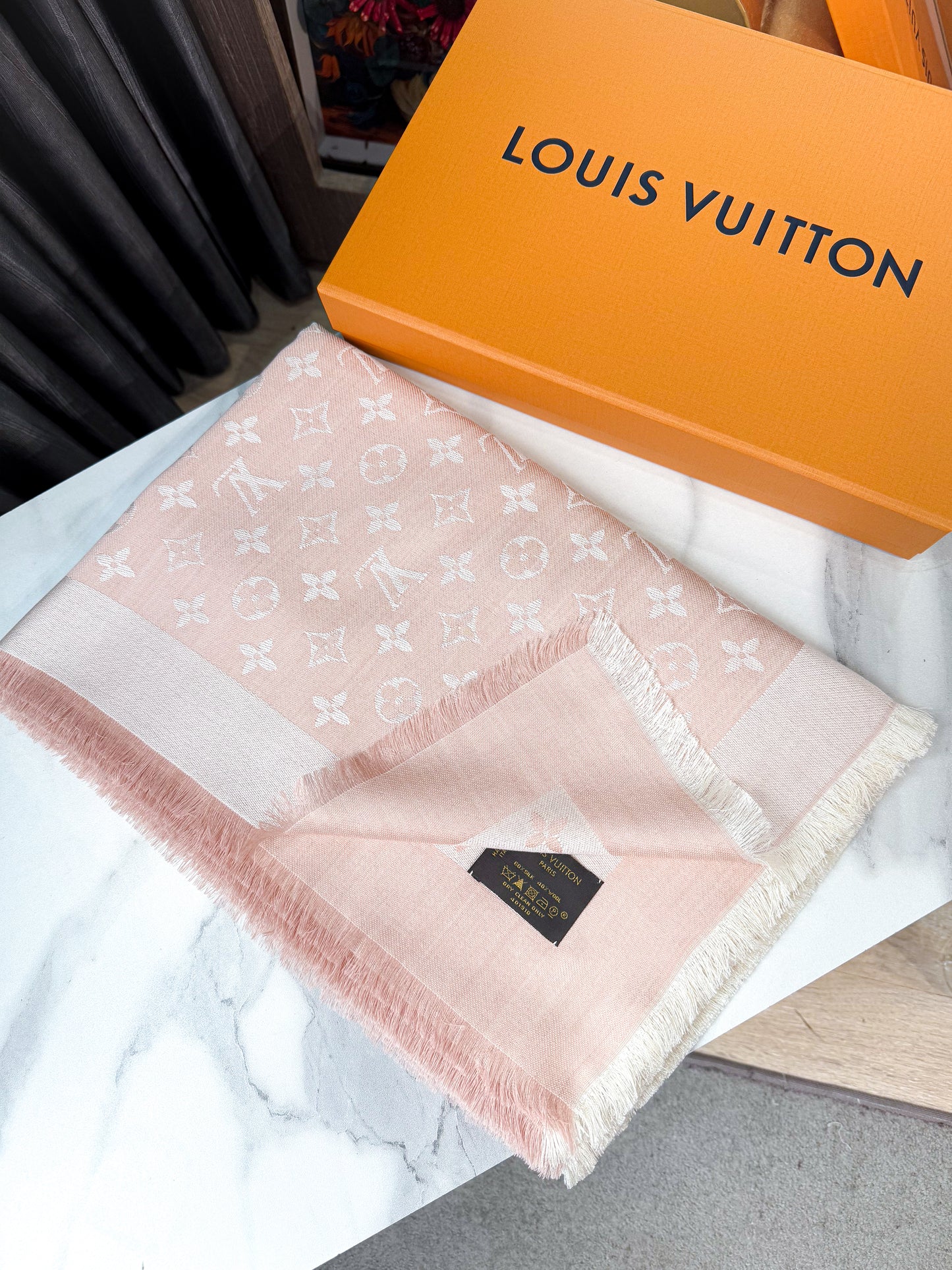 Khăn LV Hồng 27/3