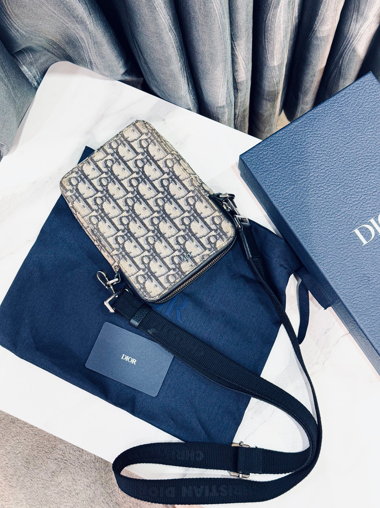 A Dior Đeo Chéo