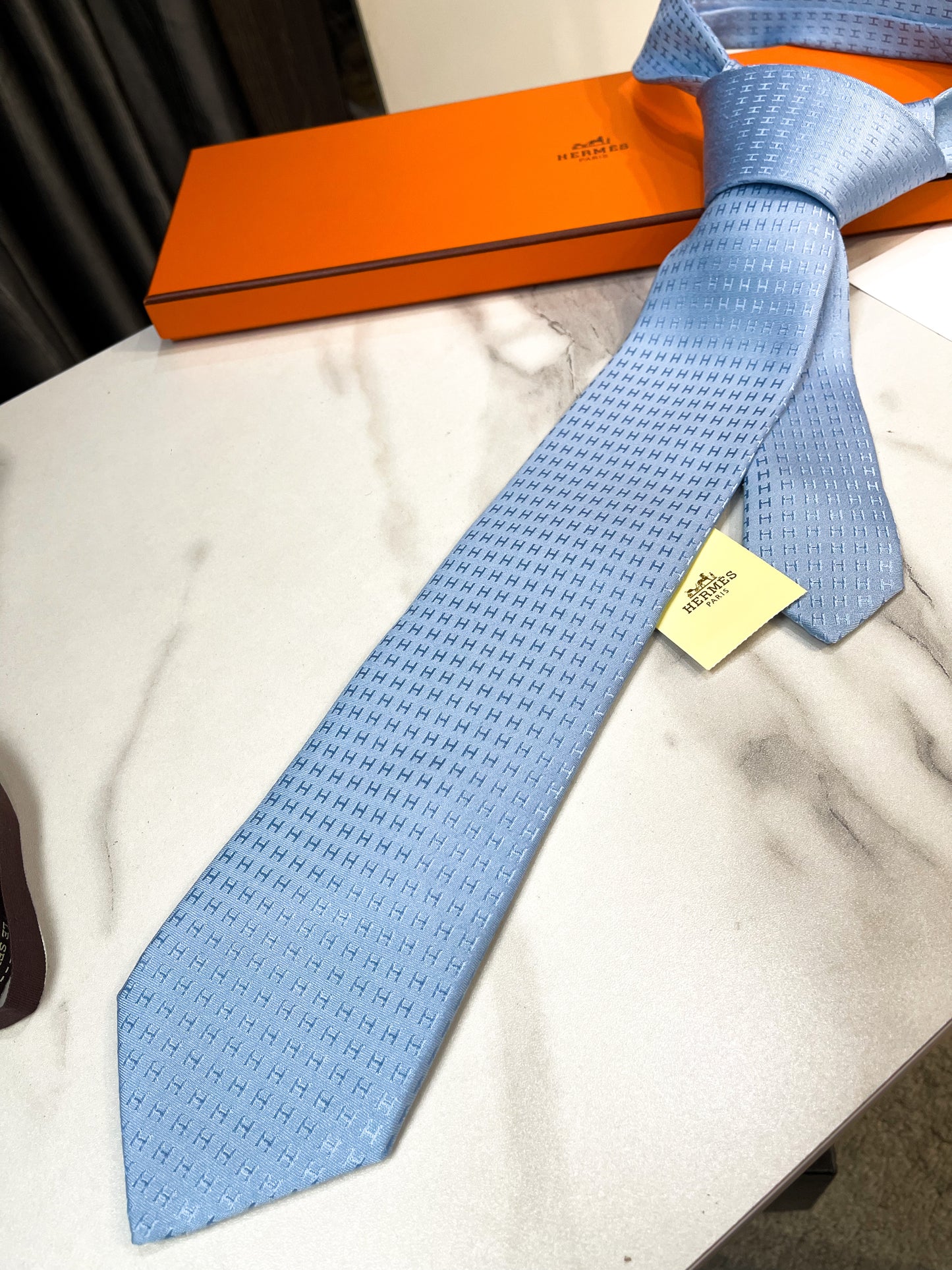 Cà Vạt Hermes