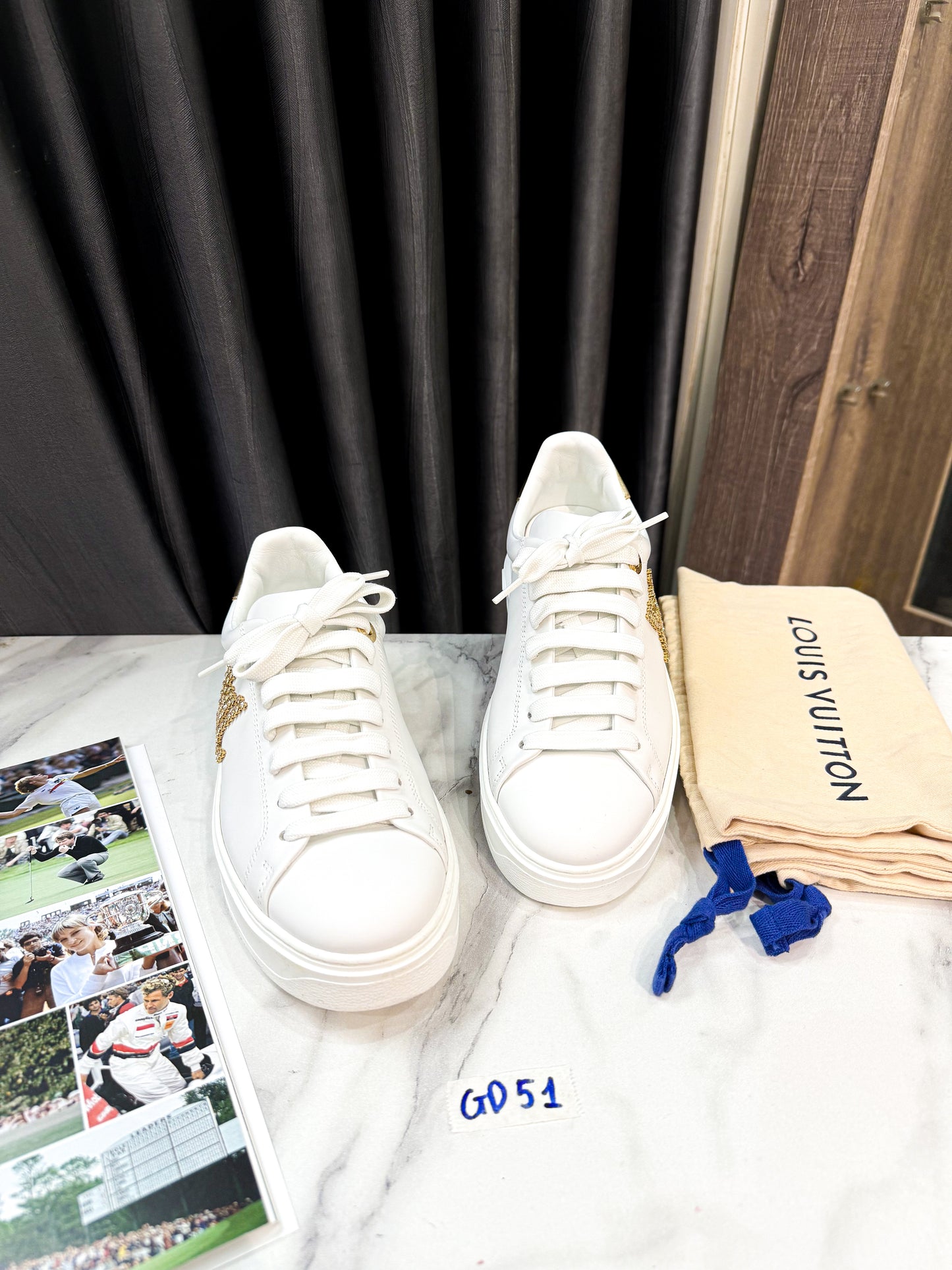 Giày LV Trắng Logo Đá Size 36 fit Chân 37 GD51
