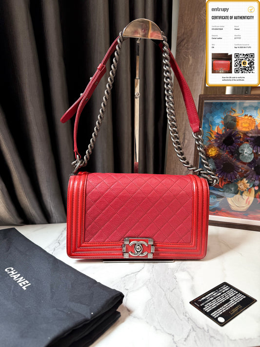 A A Chanel Boy Size M Đỏ Caviar