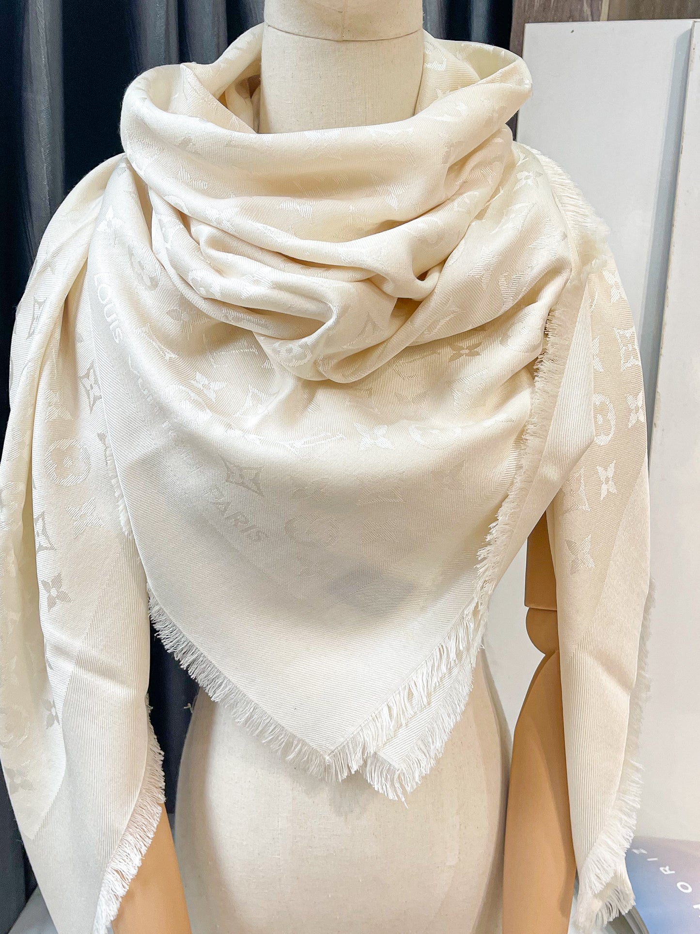 Khăn LV Khổ 140x140