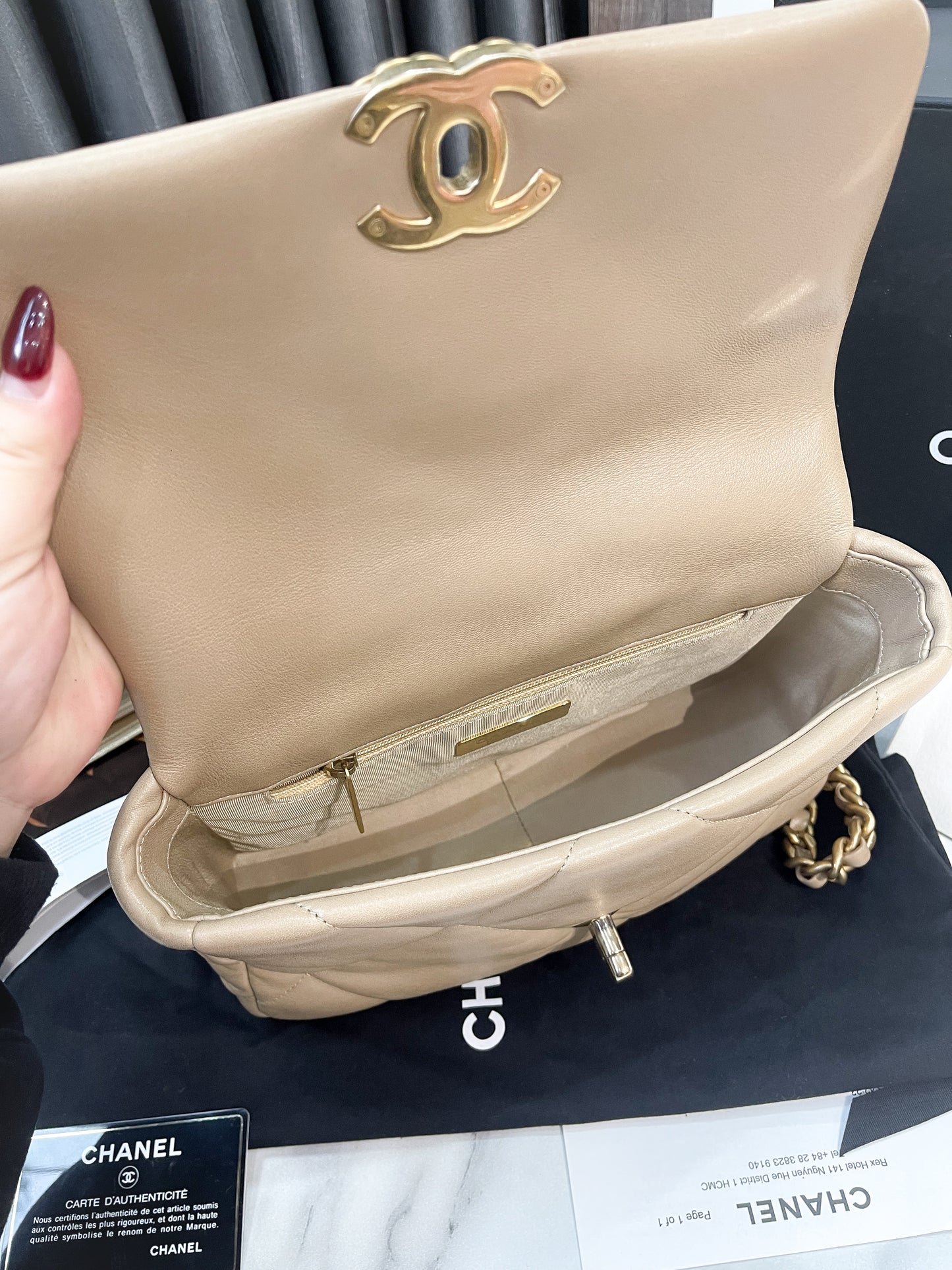 Chanel C19