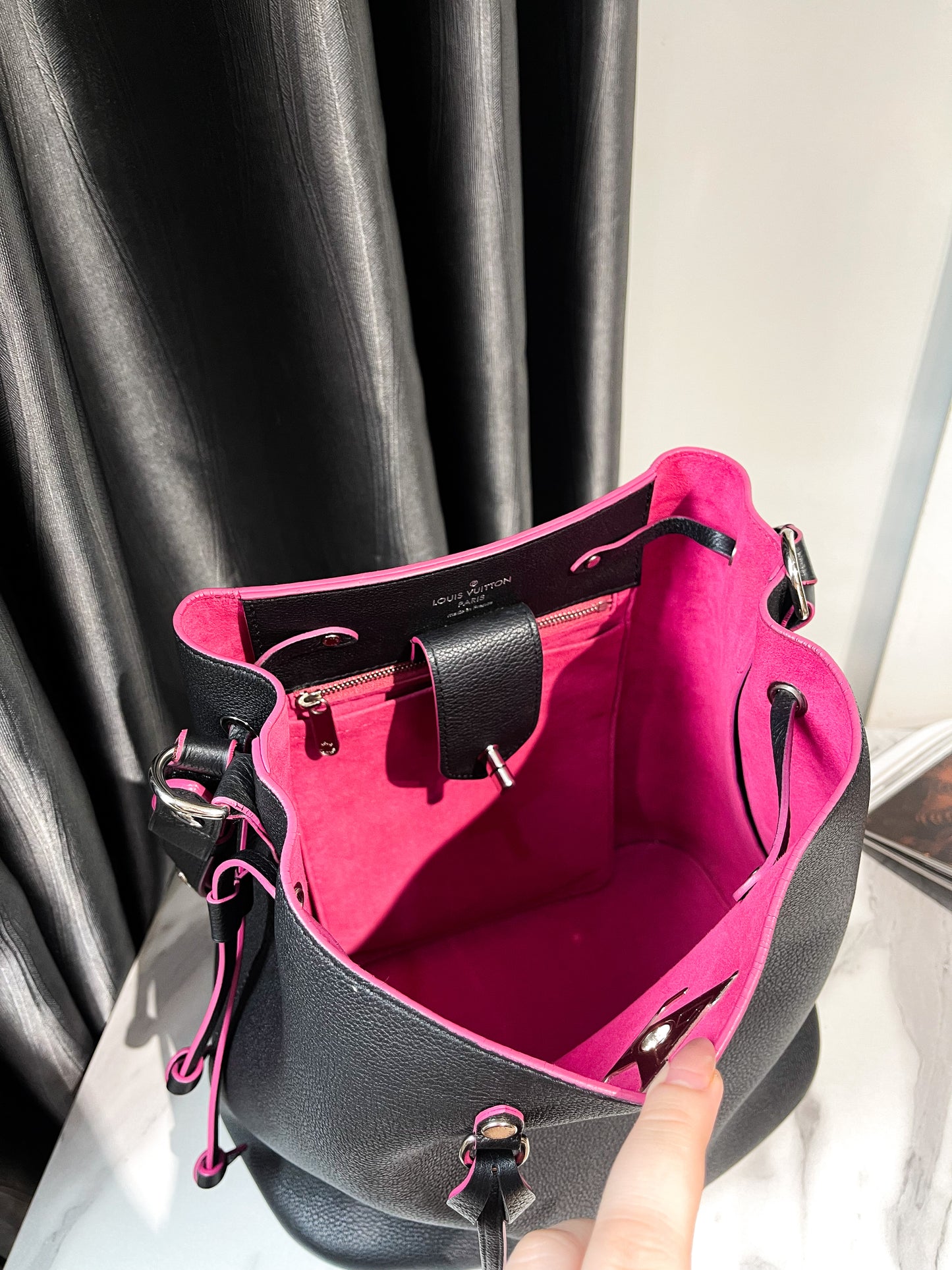 LV Lockme Bucket Da Bê