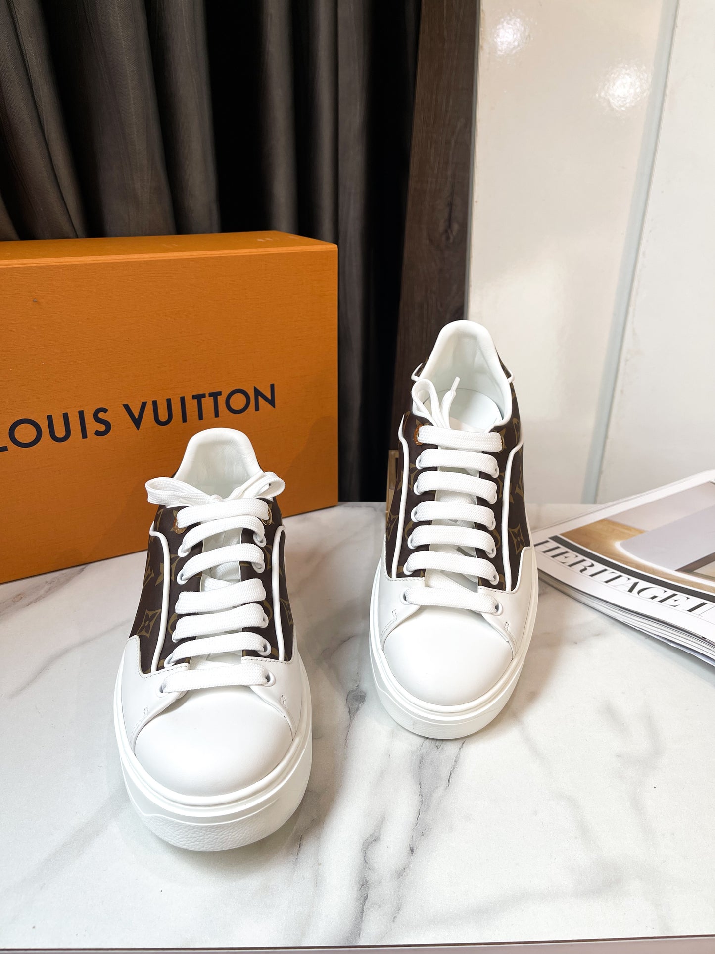 Giày LV Trắng Phối Mono Size 37