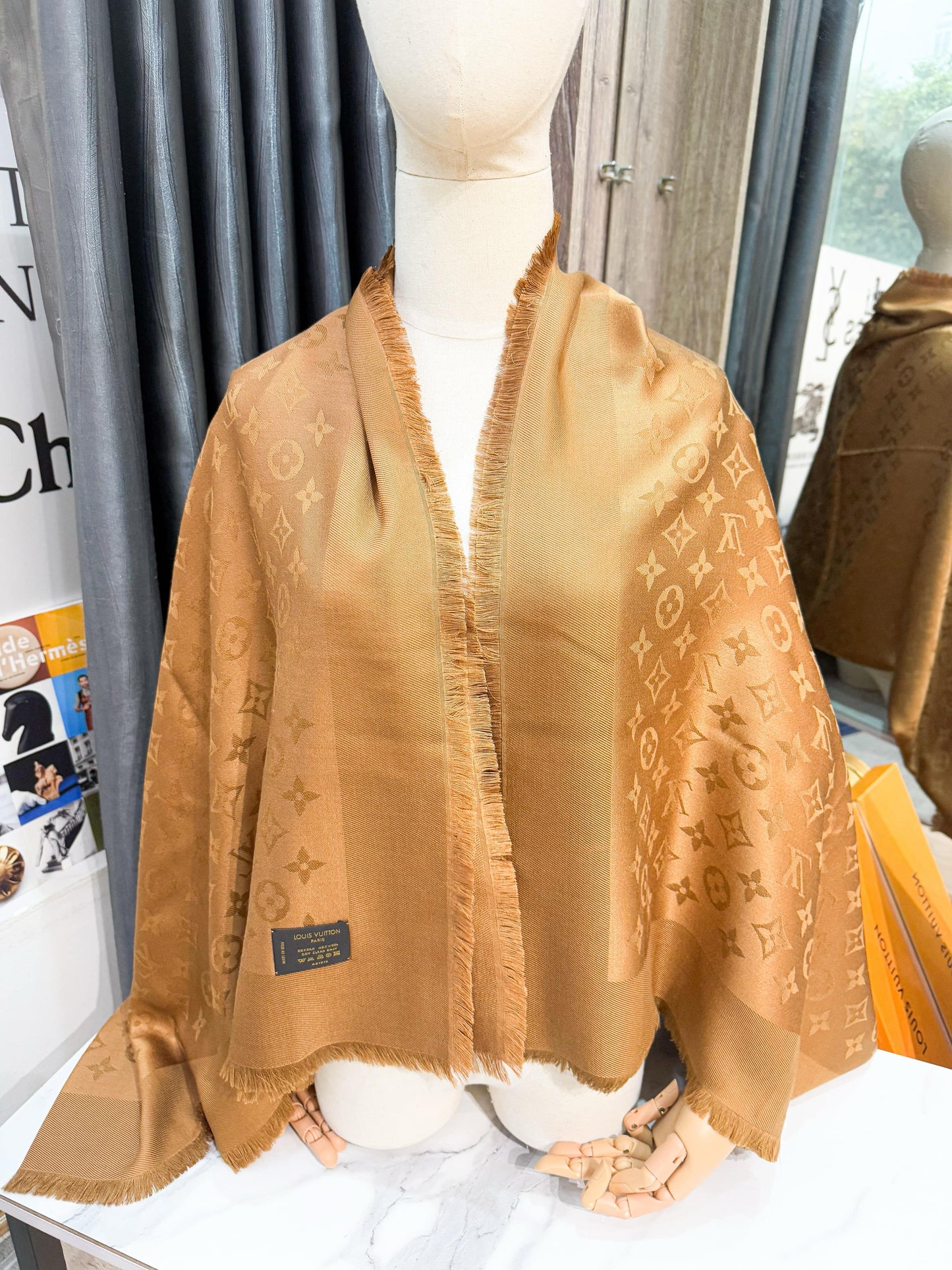 Khăn LV Nâu Capucino 5/4