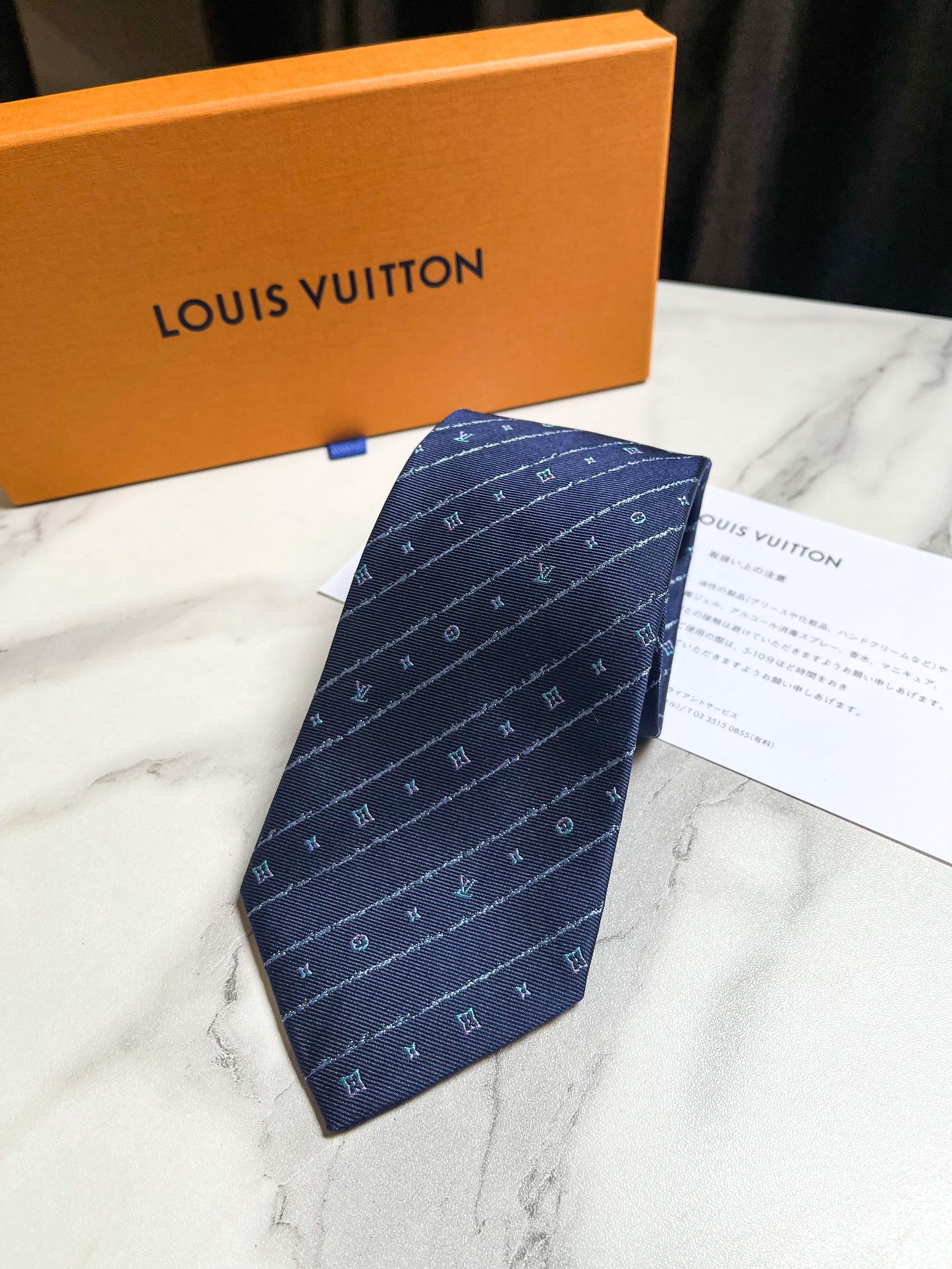 LV Cà Vạt