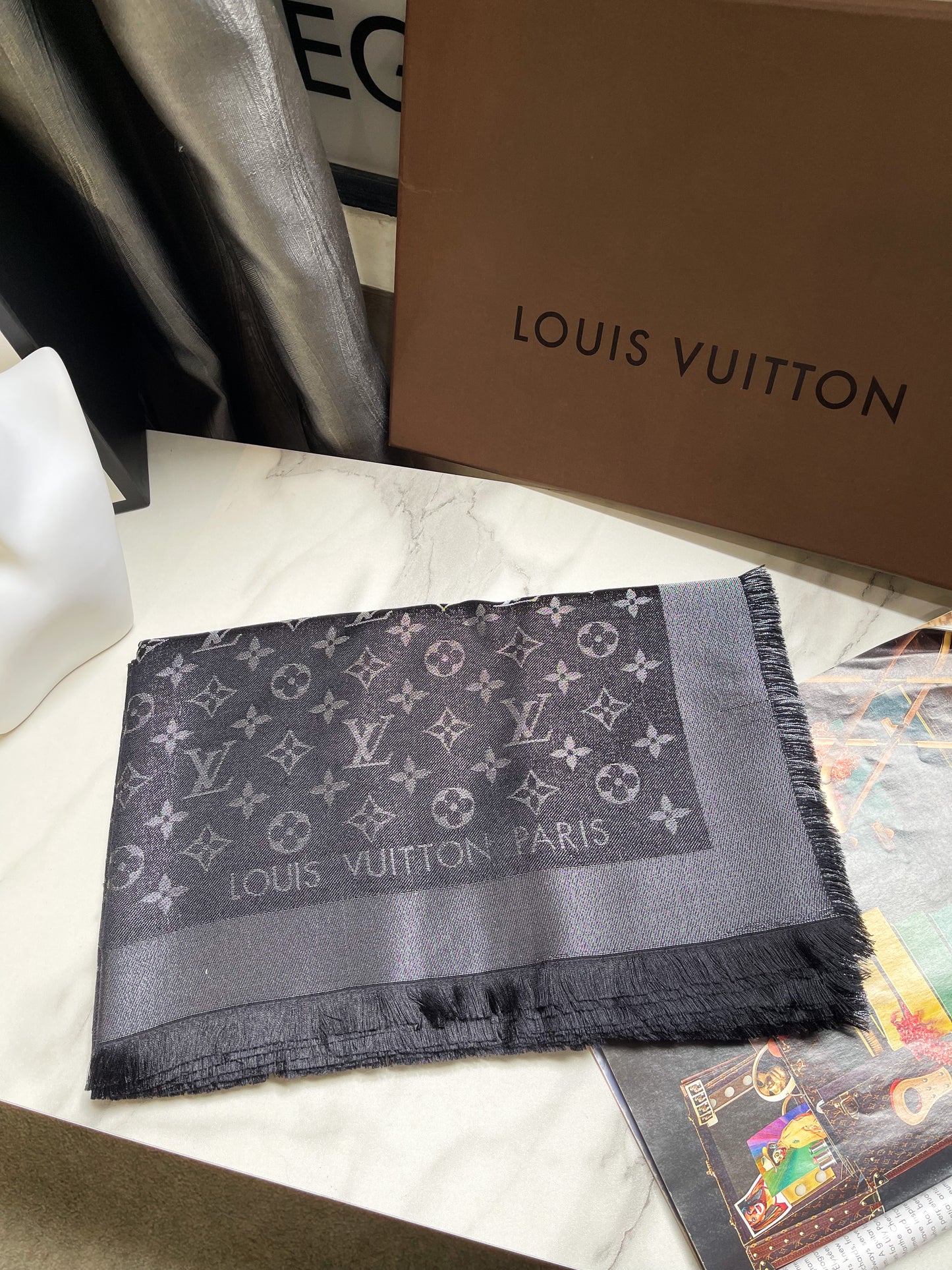 LV Metallic Box Brown Handtuch