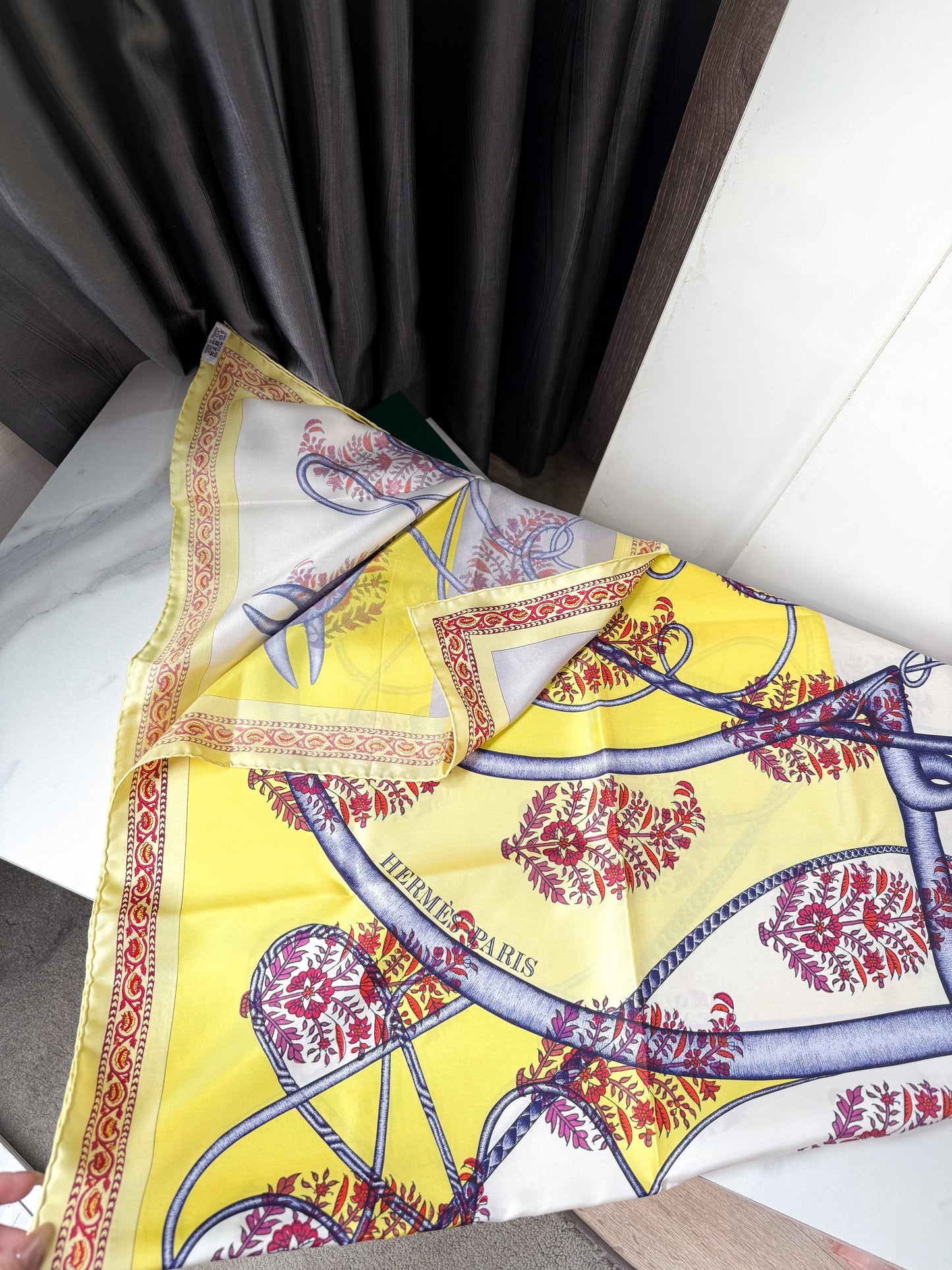 Khăn Lụa Hermes Tone Vàng Trắng