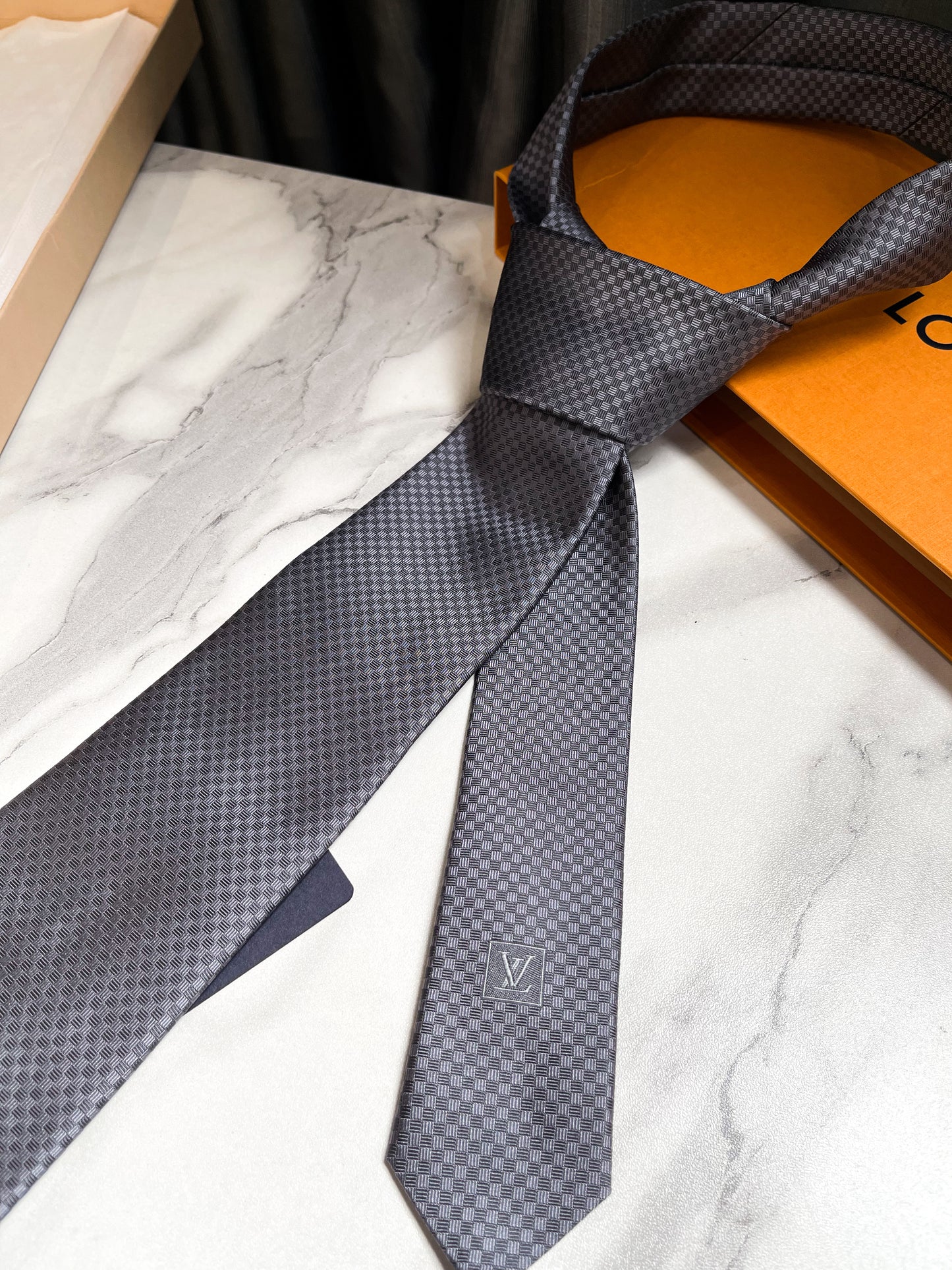 LV Tie