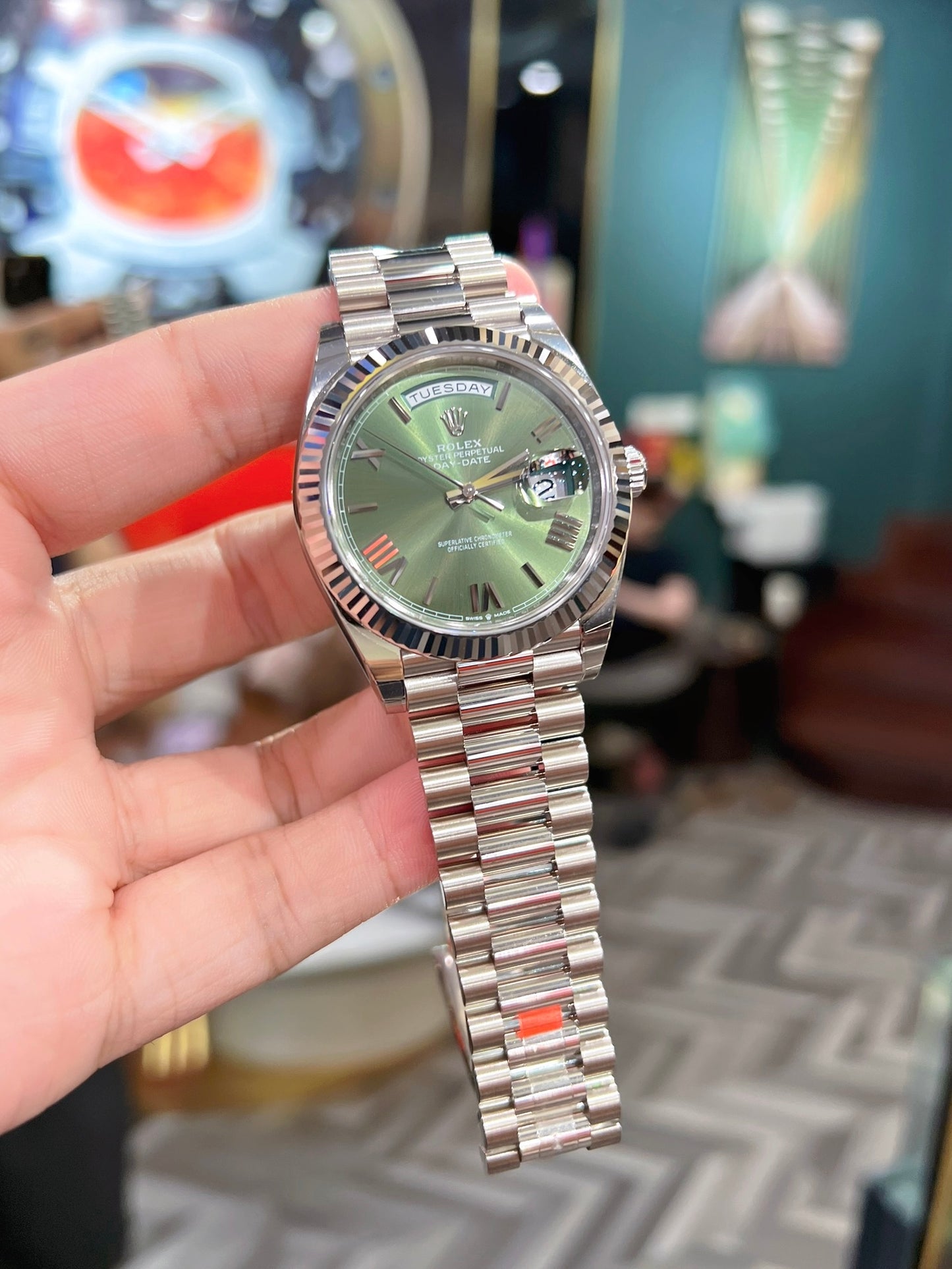 Đồng Hồ Rolex Day-Date 228239 White Gold Olive Green Dial