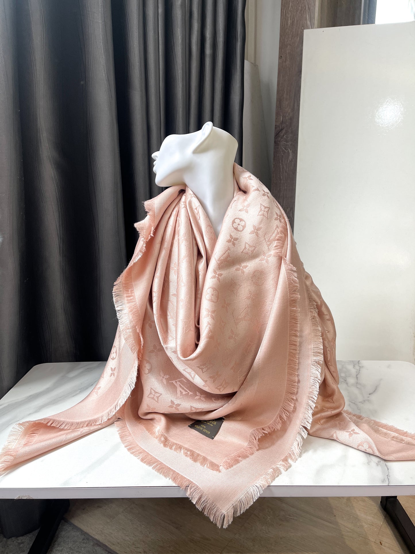 Khăn LV Hồng Khổ 140