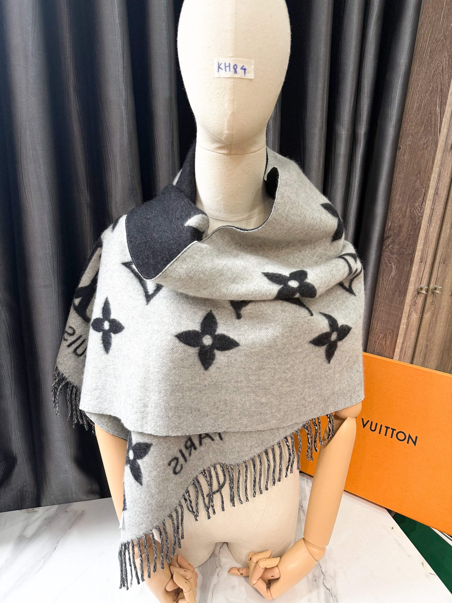 Khăn LV Cashmere Đen Ghi KH84 17/12