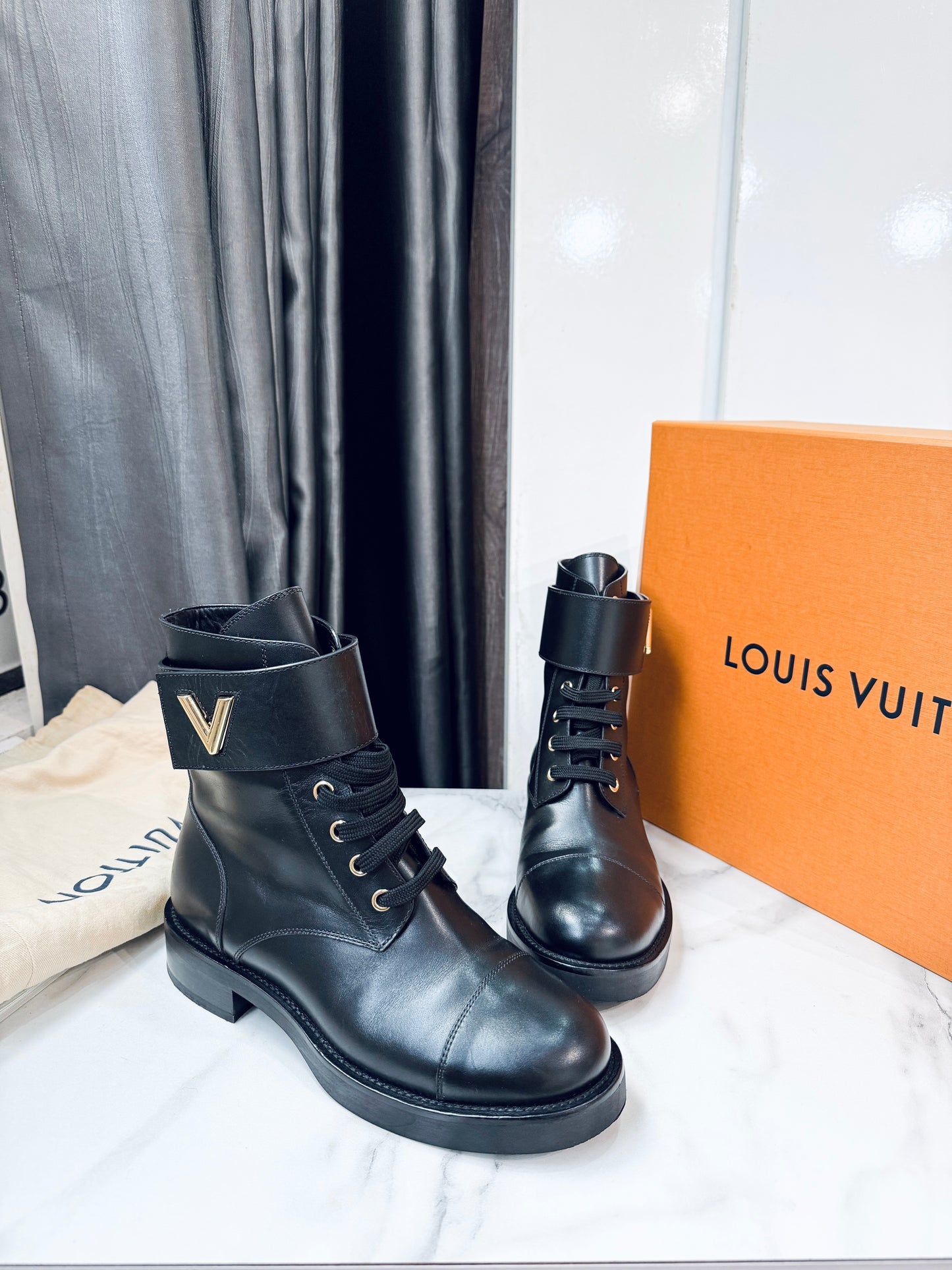 Boot LV Logo Size 36.5