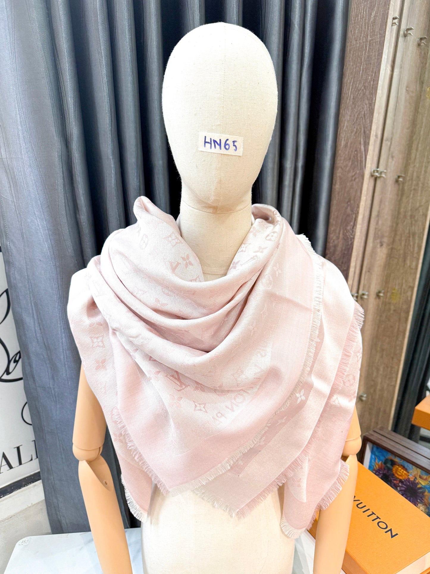 Khăn LV Hồng KH65 1/12