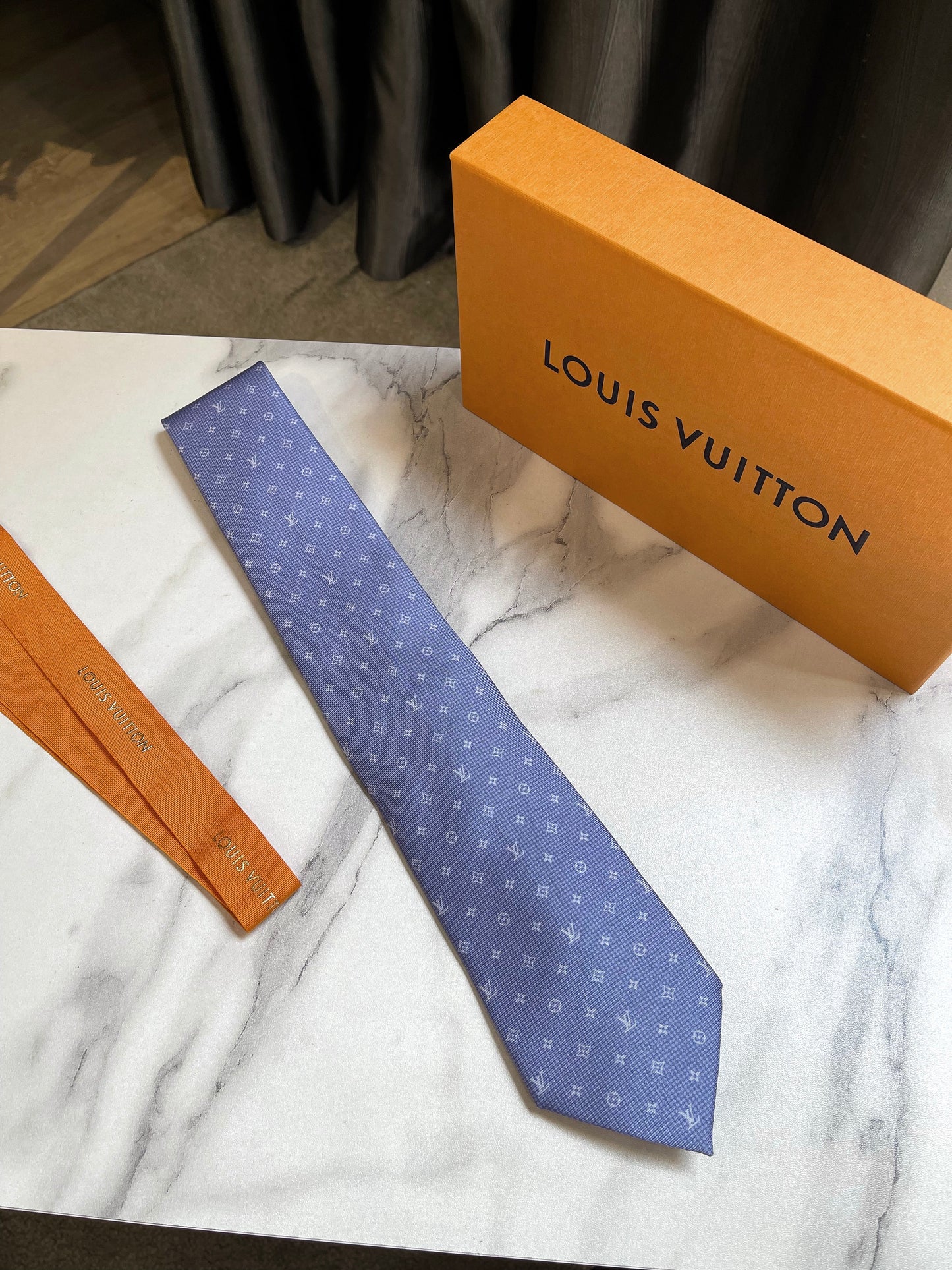 LV Cà Vạt Xanh