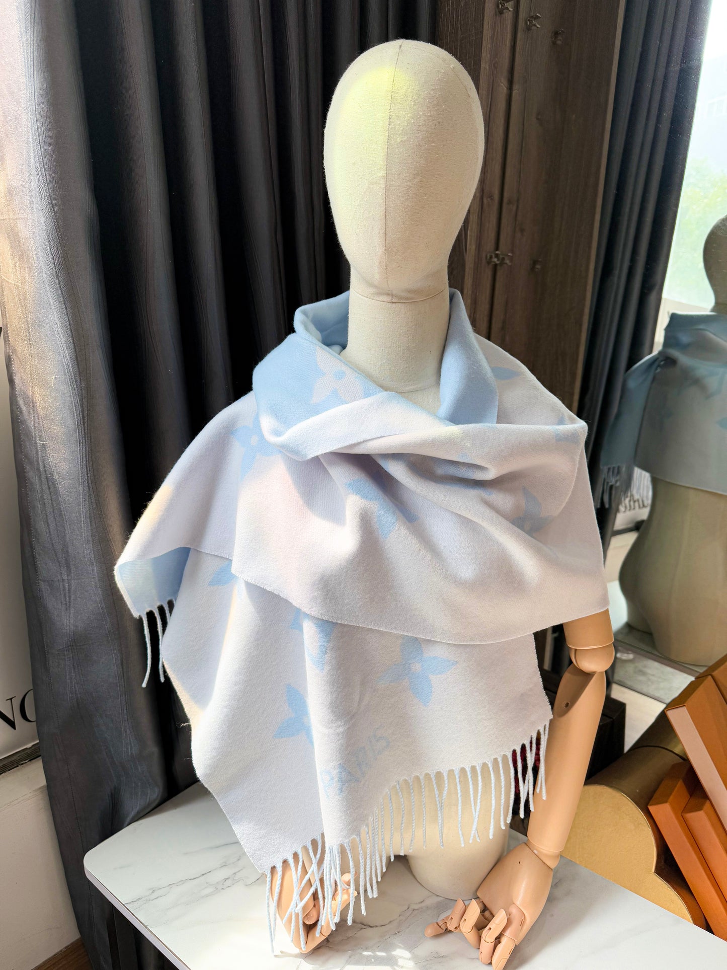 Khăn LV Cashmere Xanh New 7/3