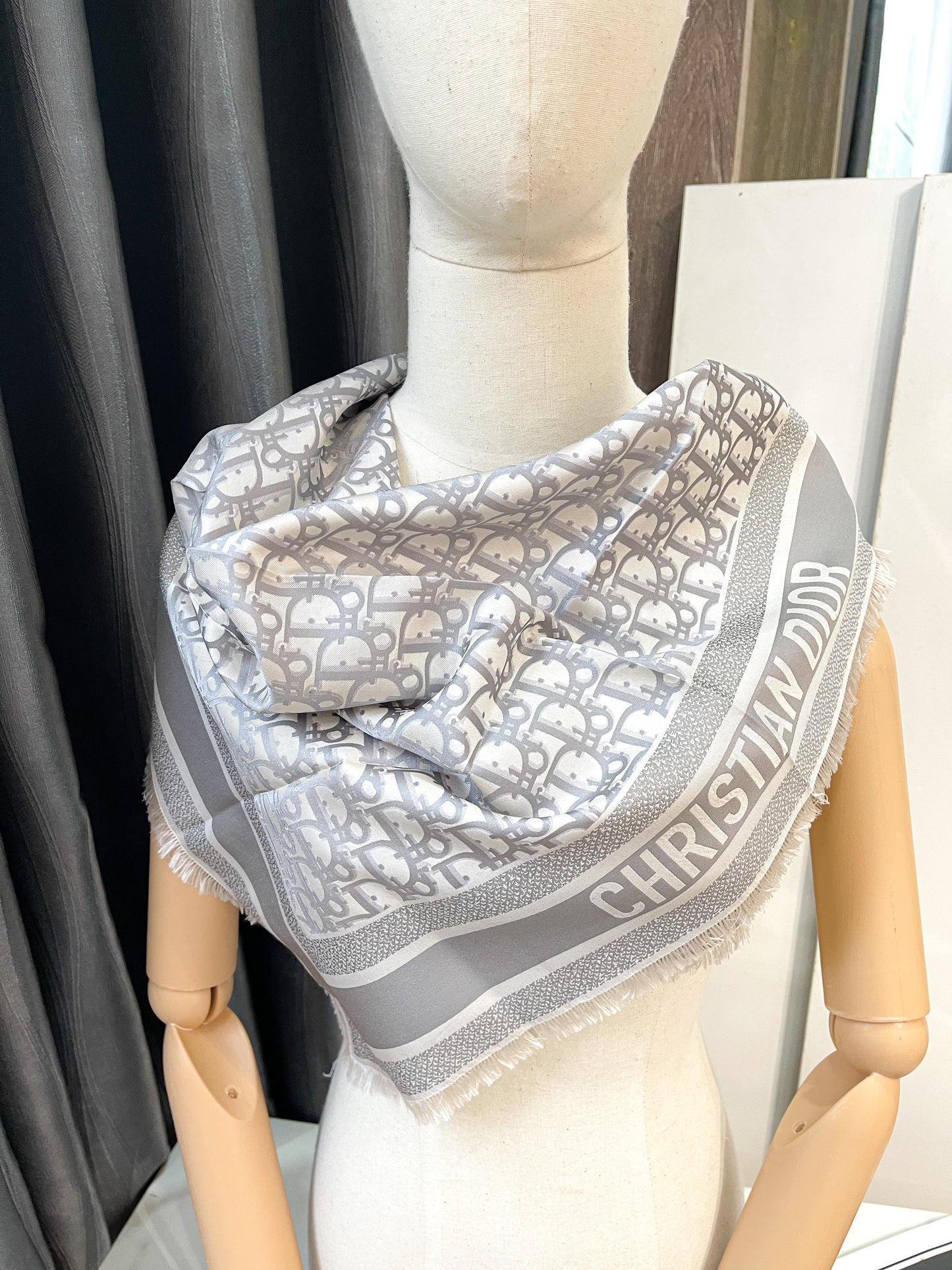 Khăn Lụa Dior Khổ 70x70