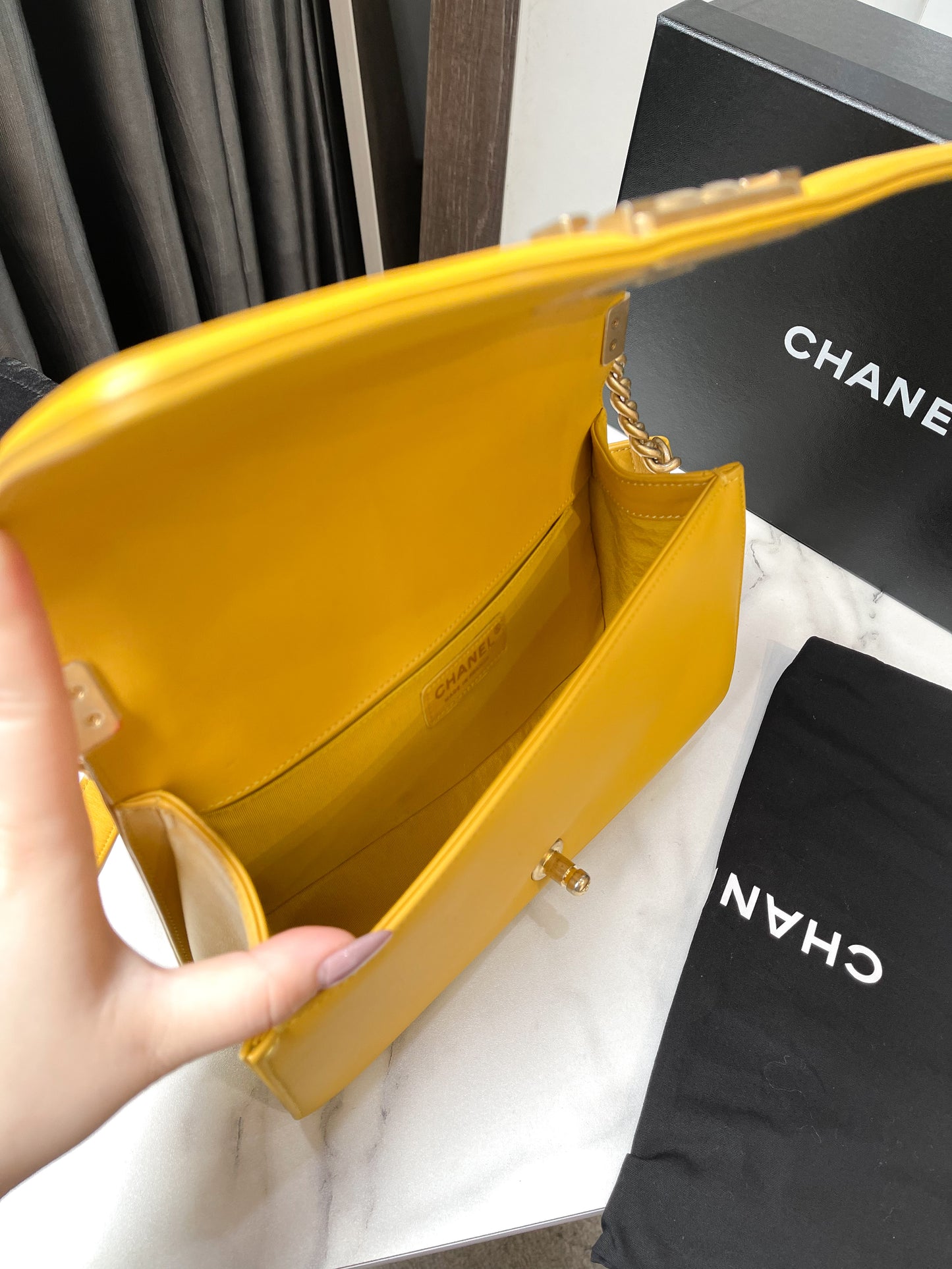 Chanel Boy Size M Vàng