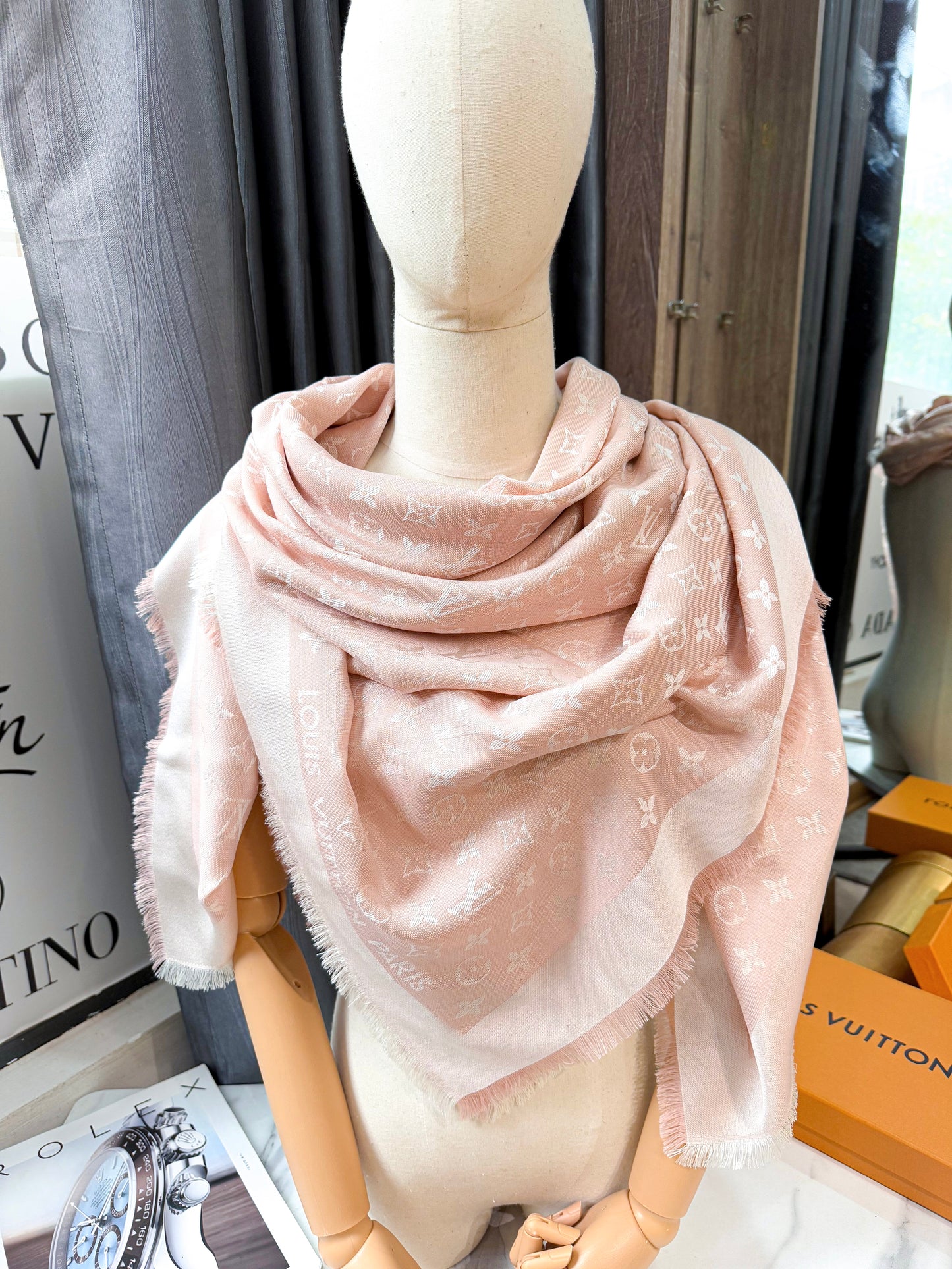 Khăn LV Hồng 27/3