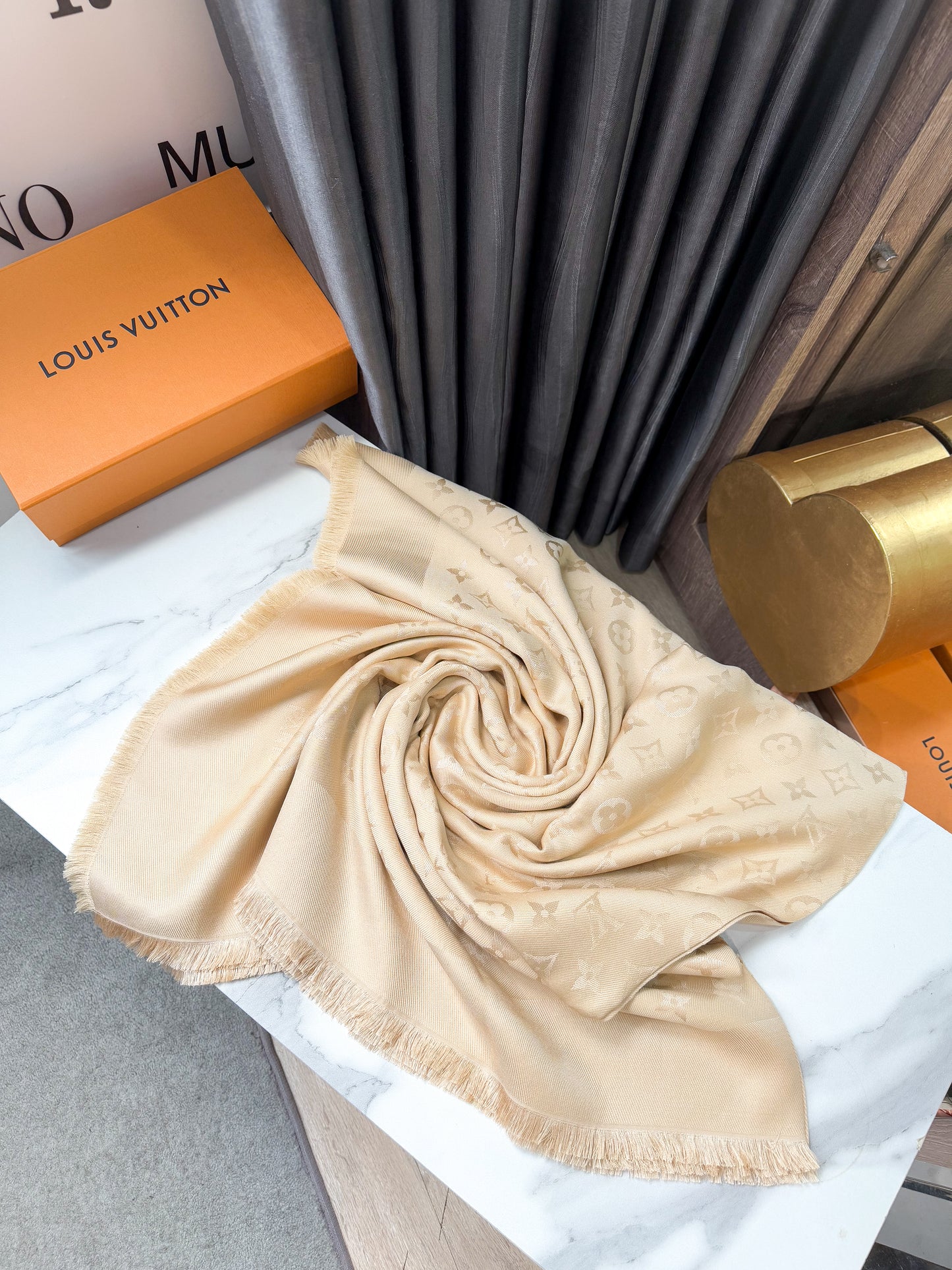 Khăn LV Be Nâu 10-2