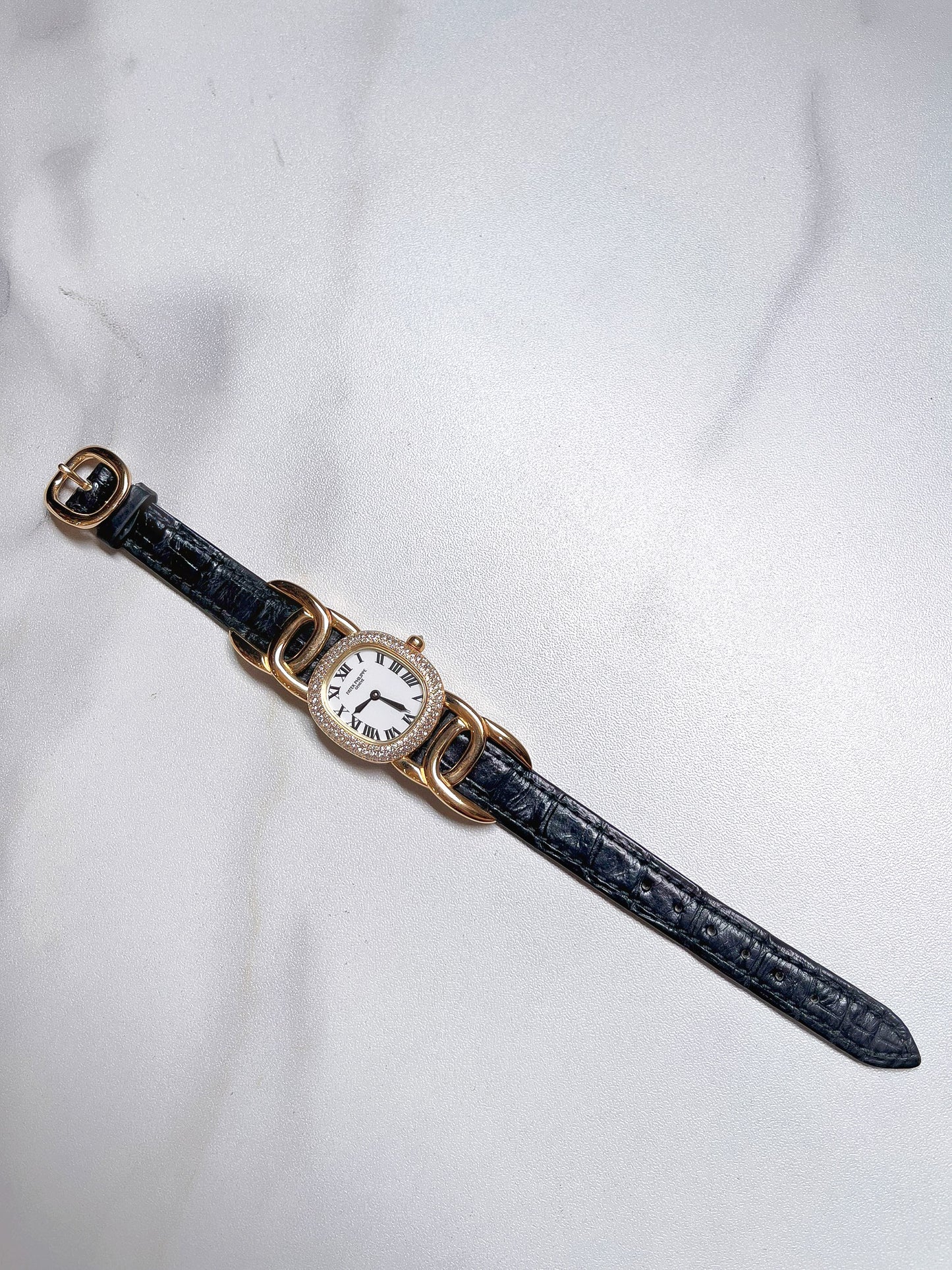 A Đồng Hồ Patek Philippe Lady Golden Ellipse