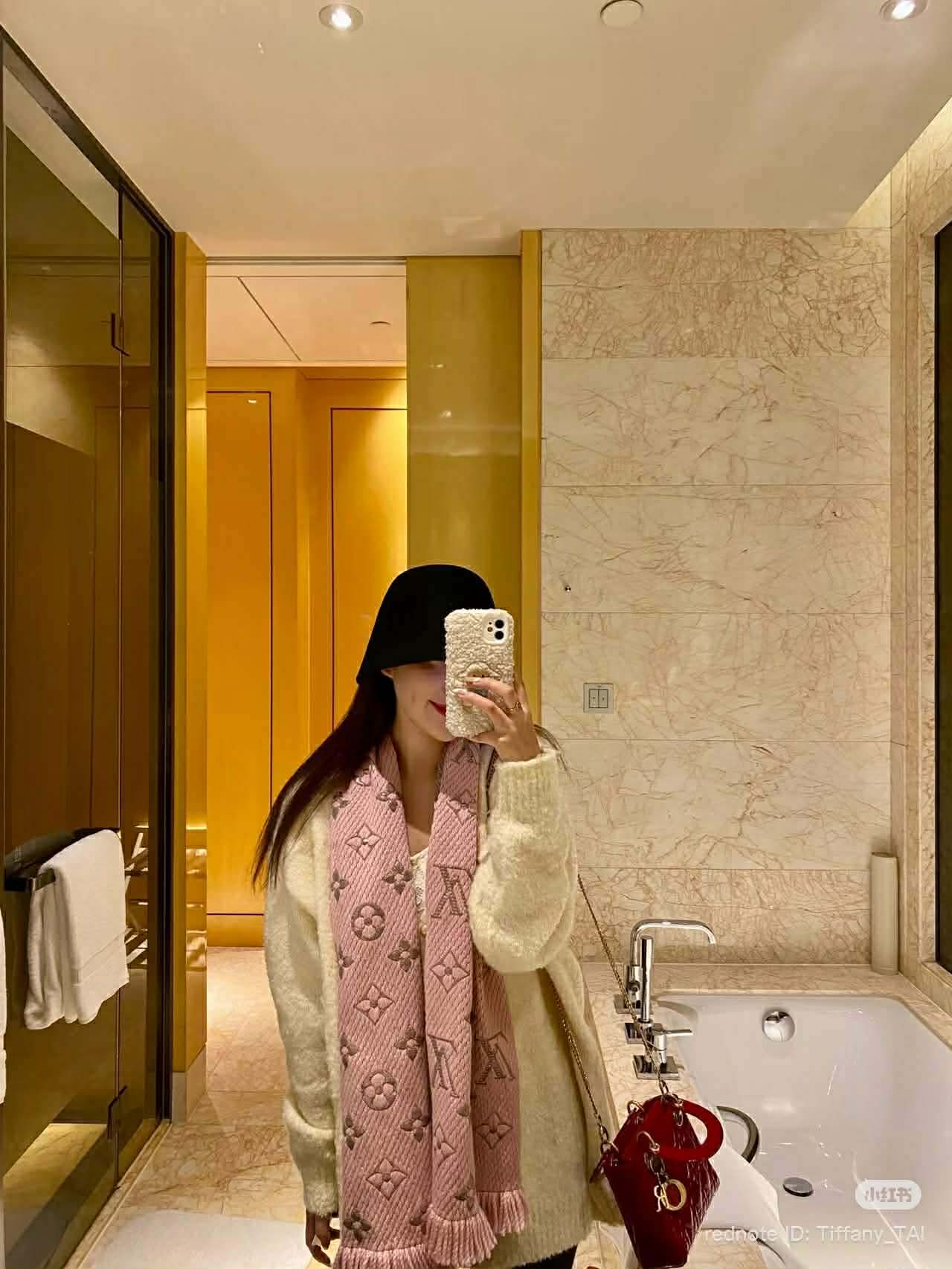 Khăn Len LV Hồng Ánh Kim KH95 6/1