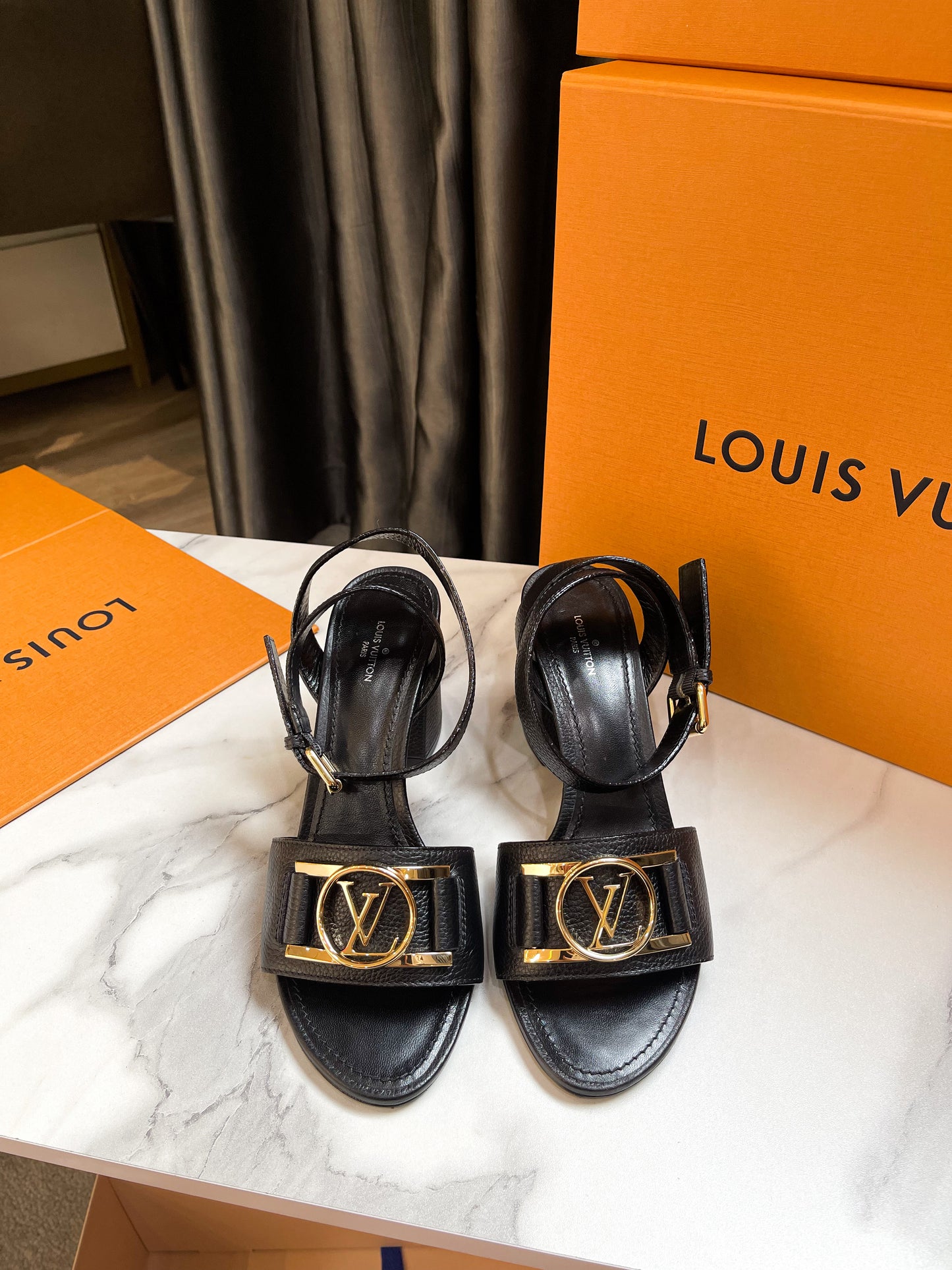 Sandal LV Da Bê