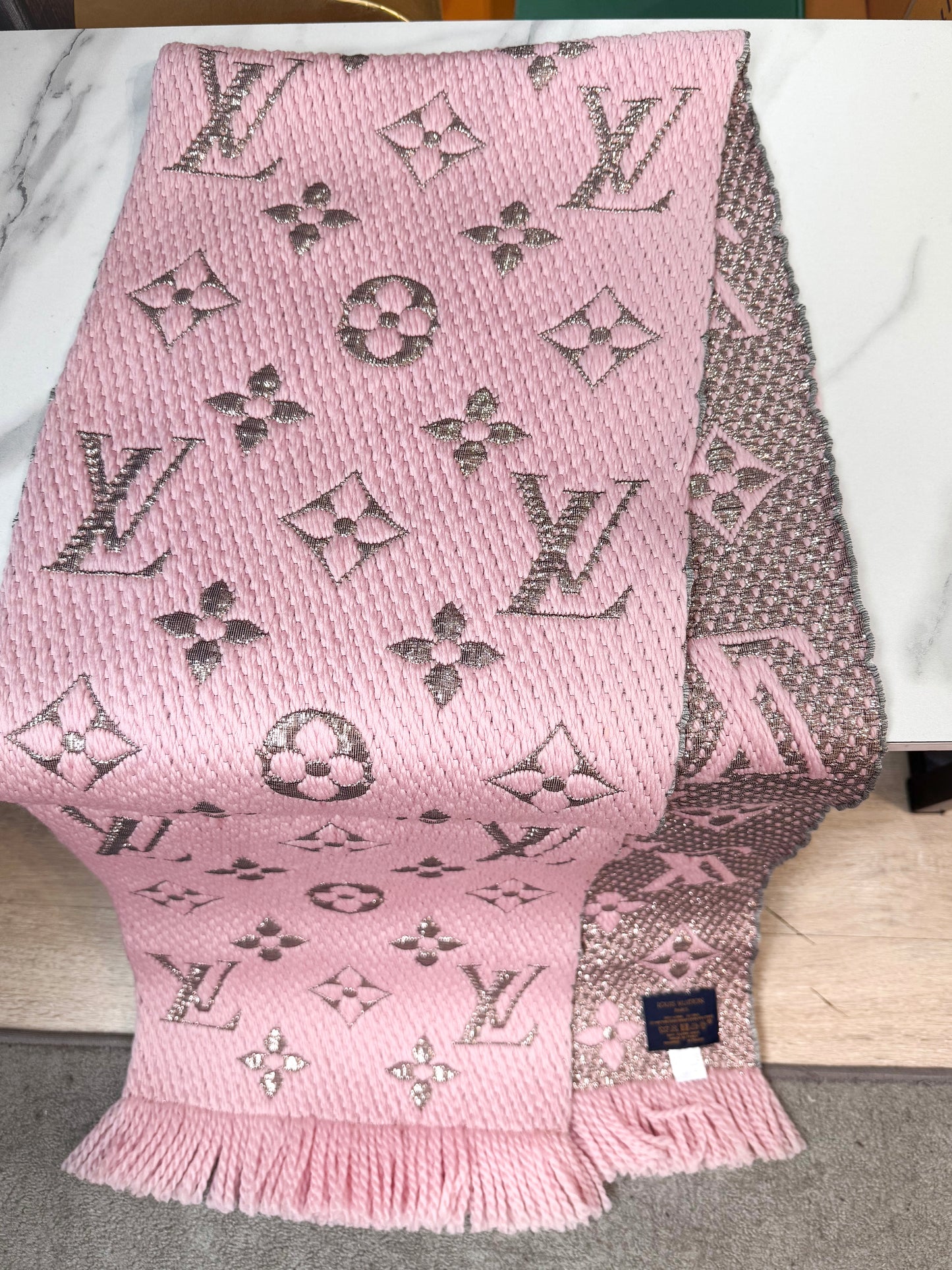 Khăn LV Len Hồng Ánh Kim