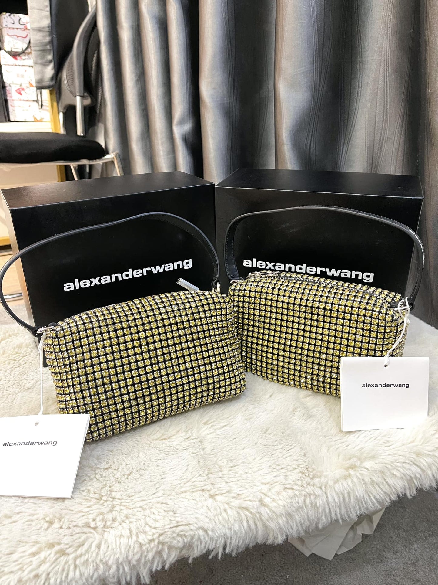 Wang-Tasche aus gelbem Stein