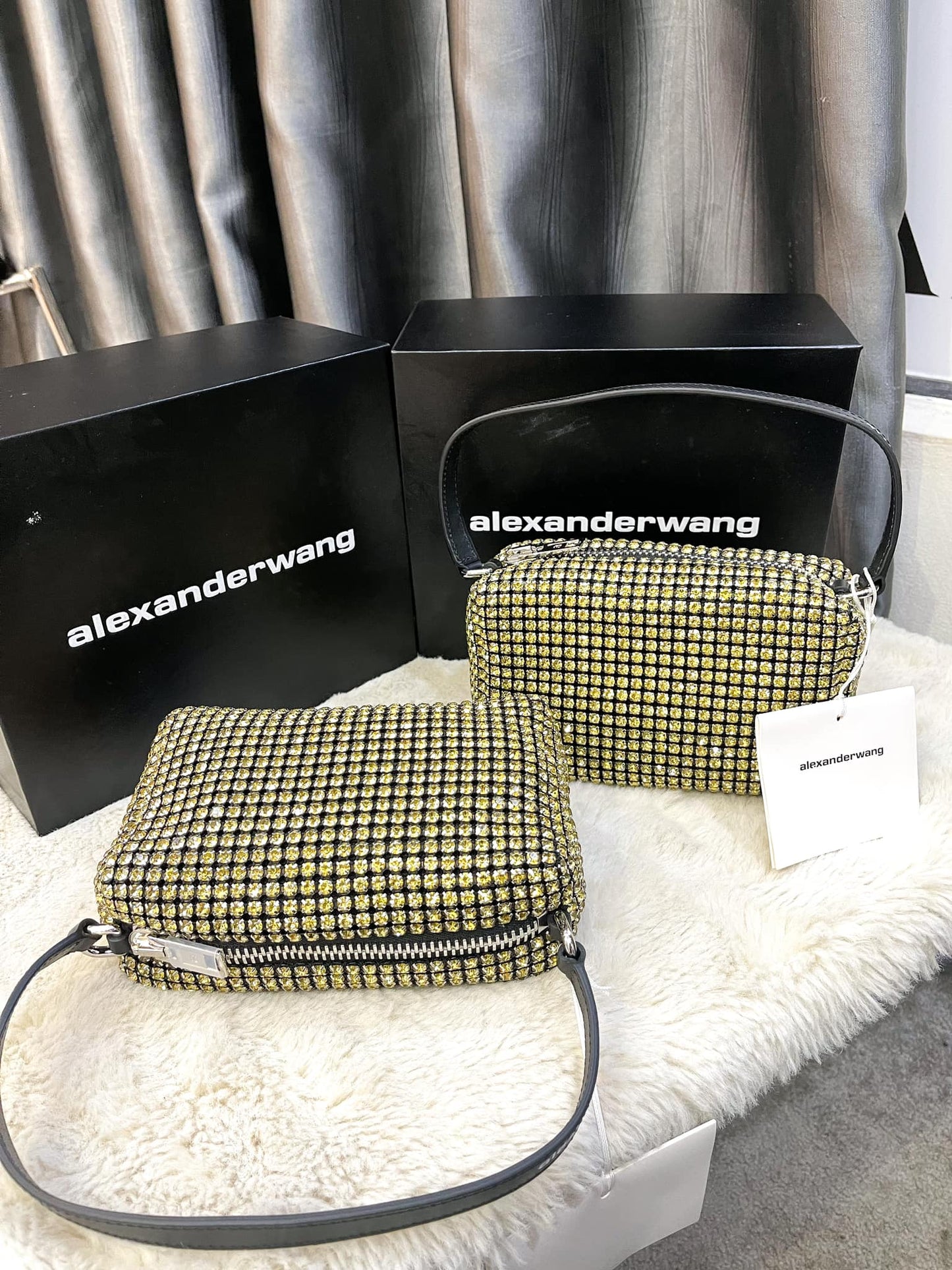 Wang-Tasche aus gelbem Stein